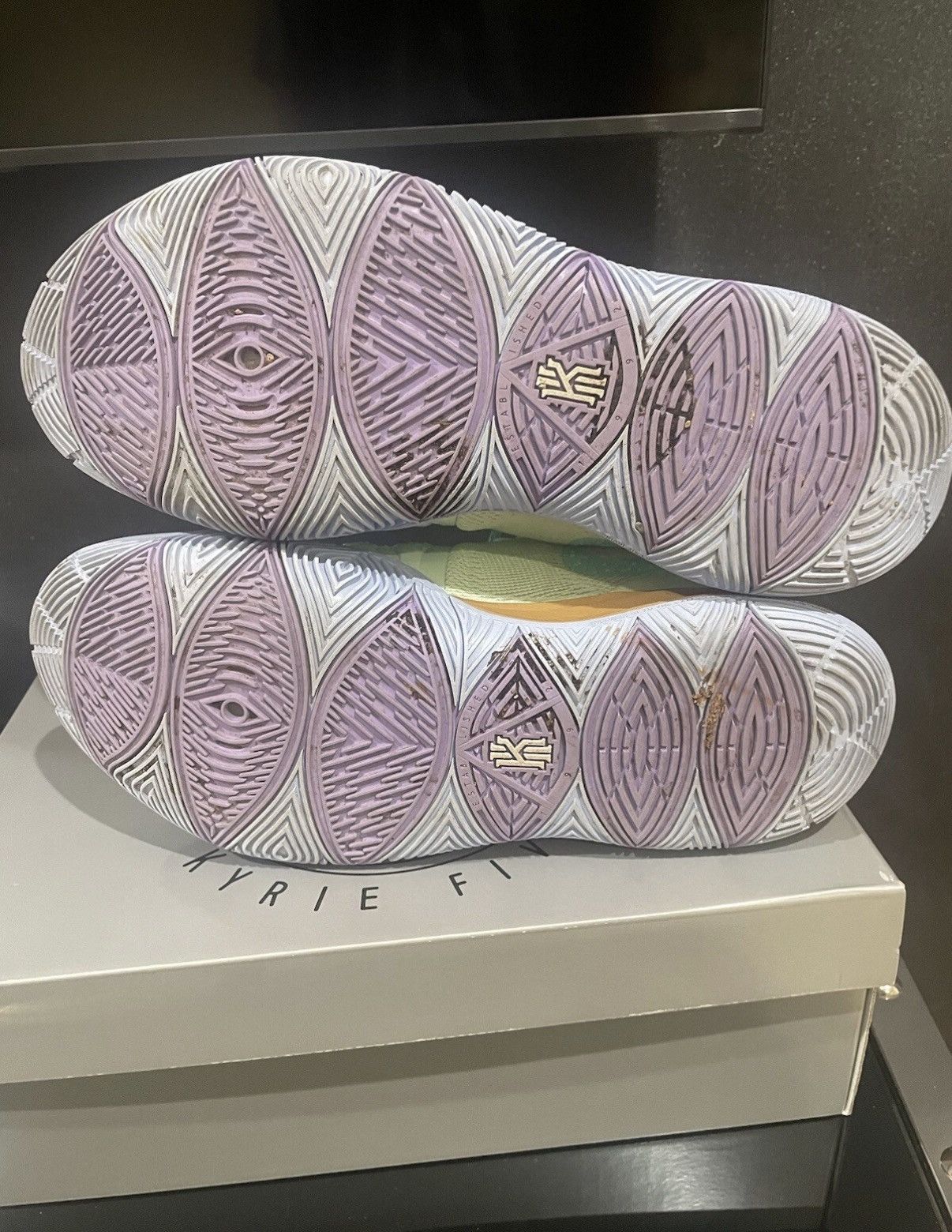 Nike Nike SpongeBob SquarePants x Kyrie 5 Squidward size 11.5 Size US 11.5 / EU 44-45 - 5 Thumbnail