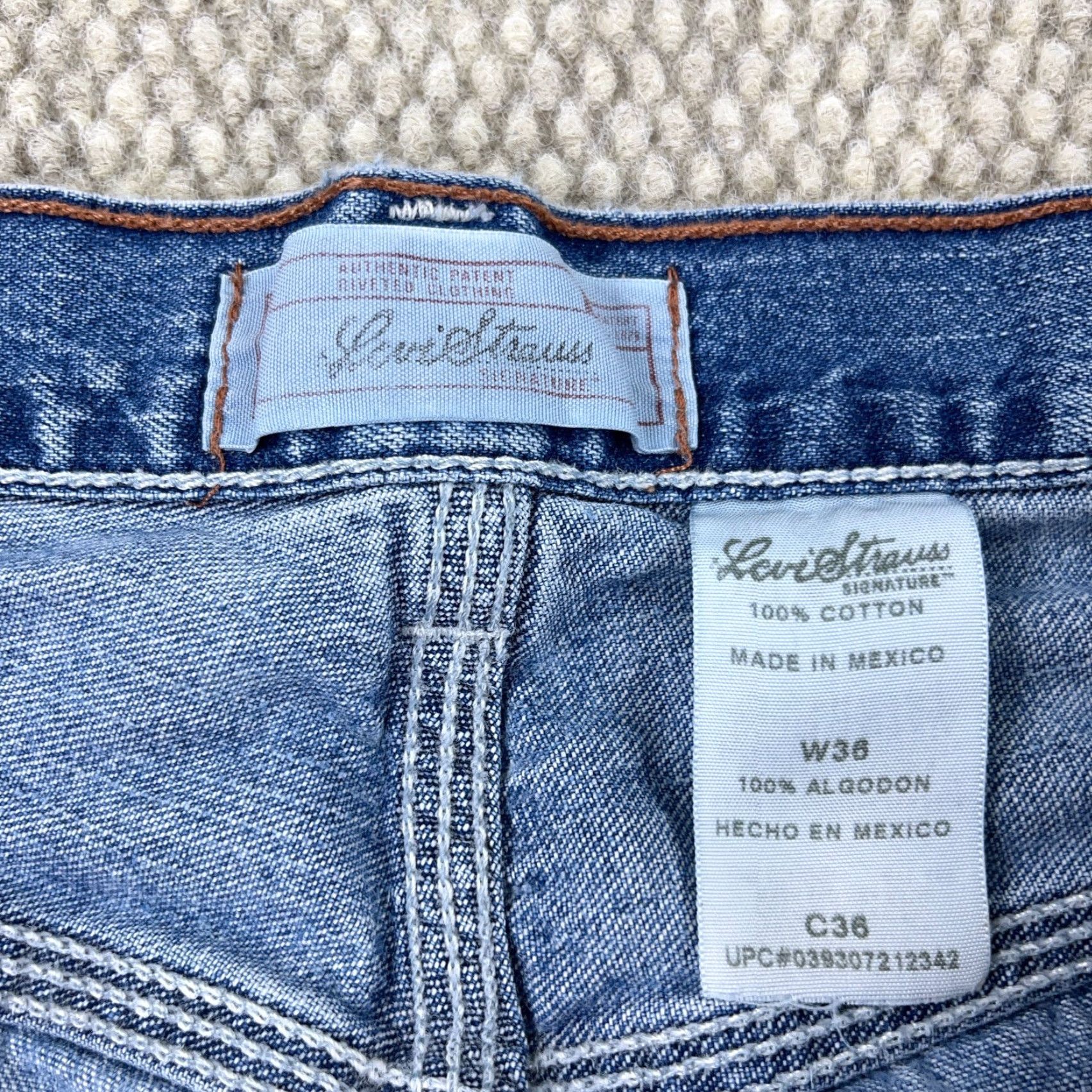 Levi's VINTAGE Levi's Short Men 36 Relaxed Denim 10 in 5-Pocket Blue Medio Wash Jorts 2000s 90s Logo Mens Size US 36 / EU 52 - 5 Thumbnail