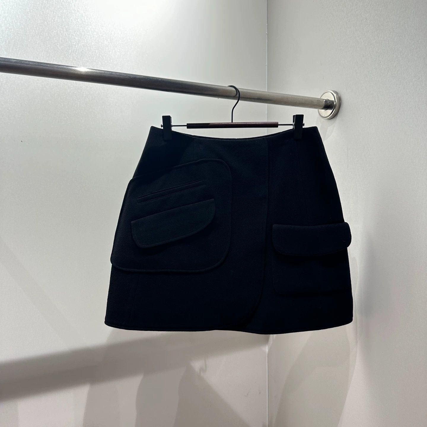 Dior Christian Dior feb314 slant pocket pure wool skirt Size 28" / US 6 / IT 42 - 1 Thumbnail