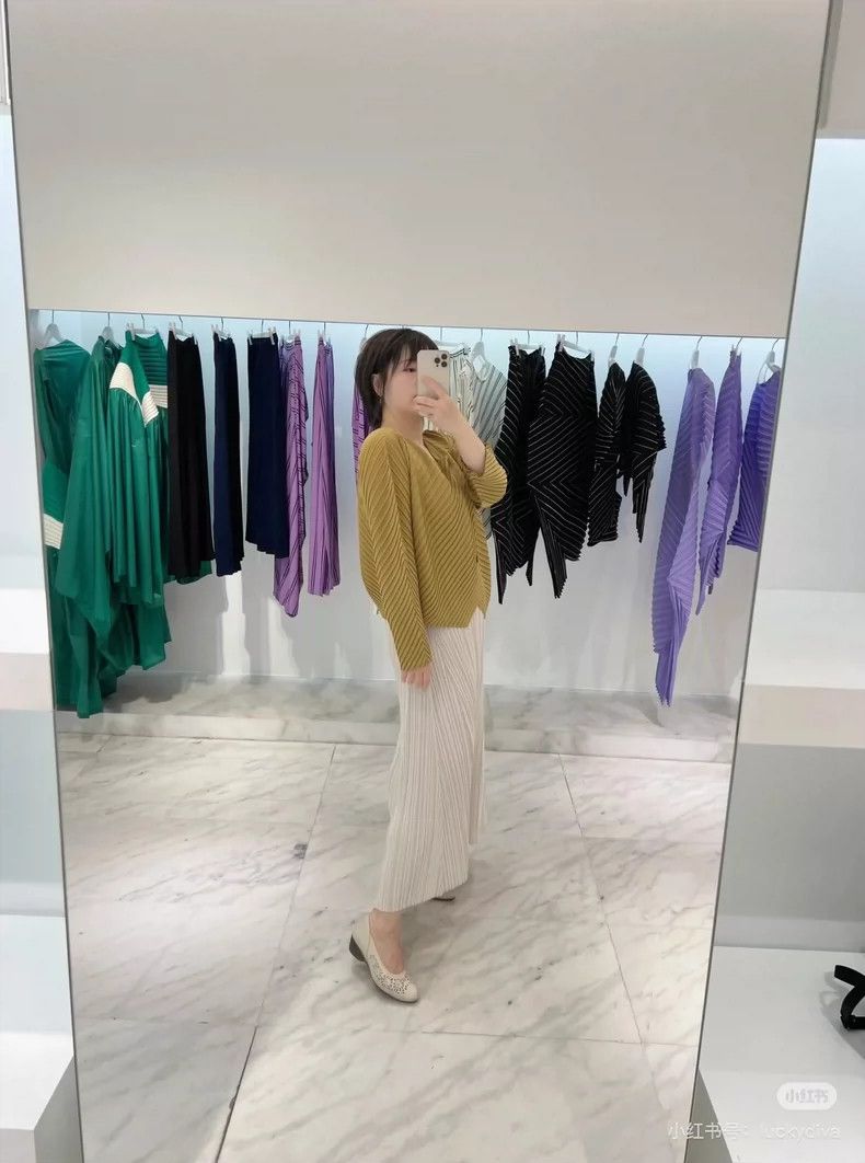 Issey Miyake Issey Miyake size:one size Golden-brown coat Size XS / US 0-2 / IT 36-38 - 9 Thumbnail