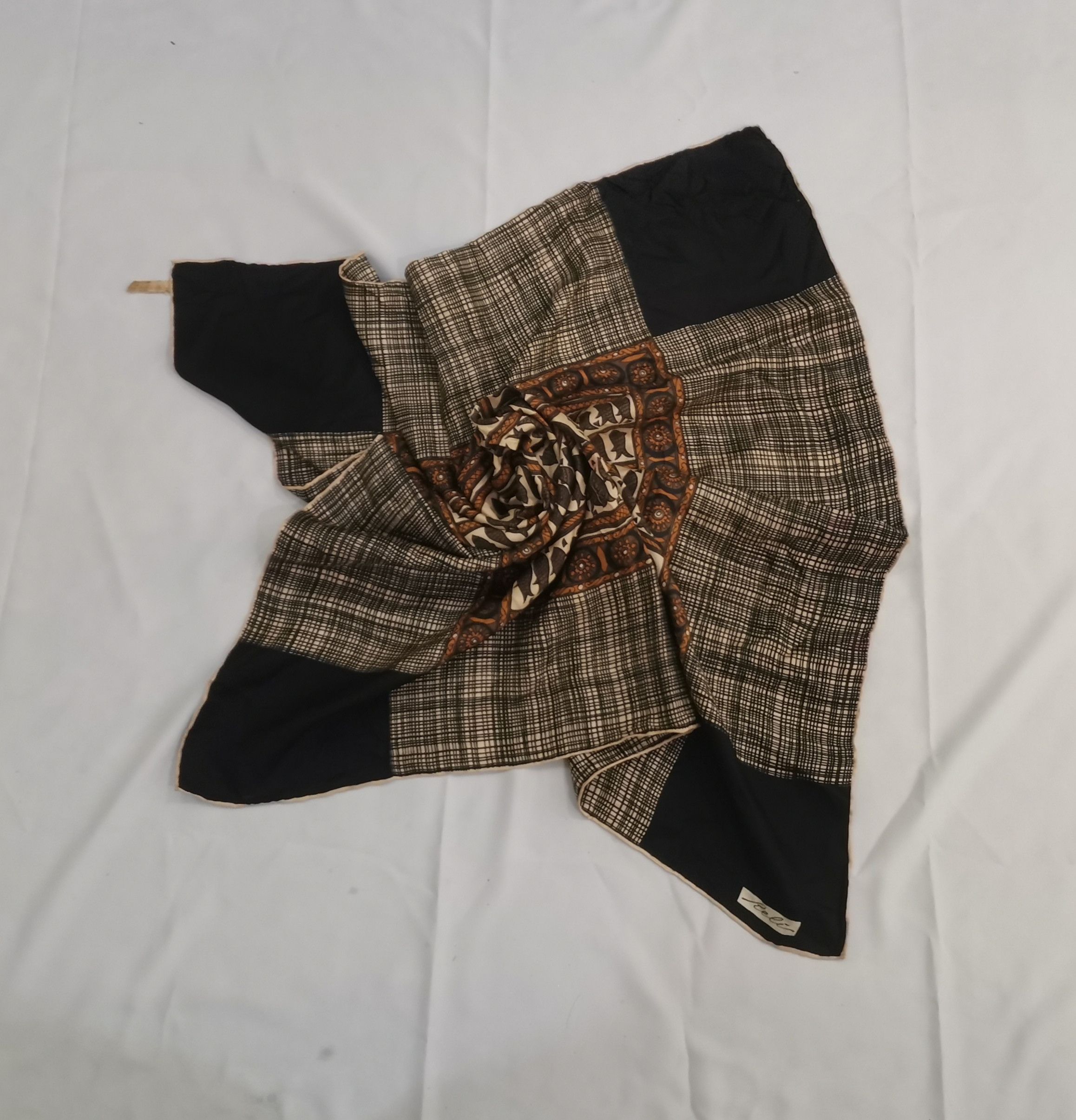 Vintage Rare vintage Italian designer scarves nice design Size ONE SIZE - 2 Thumbnail