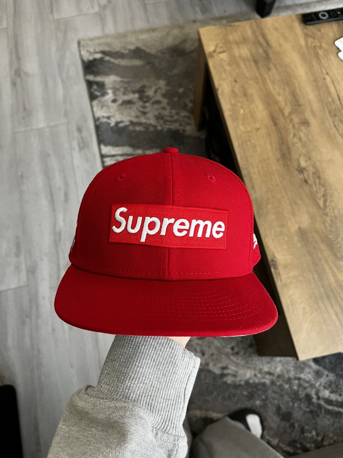 New Era × Supreme New Era Supreme Money Box Logo Size ONE SIZE - 1 Thumbnail