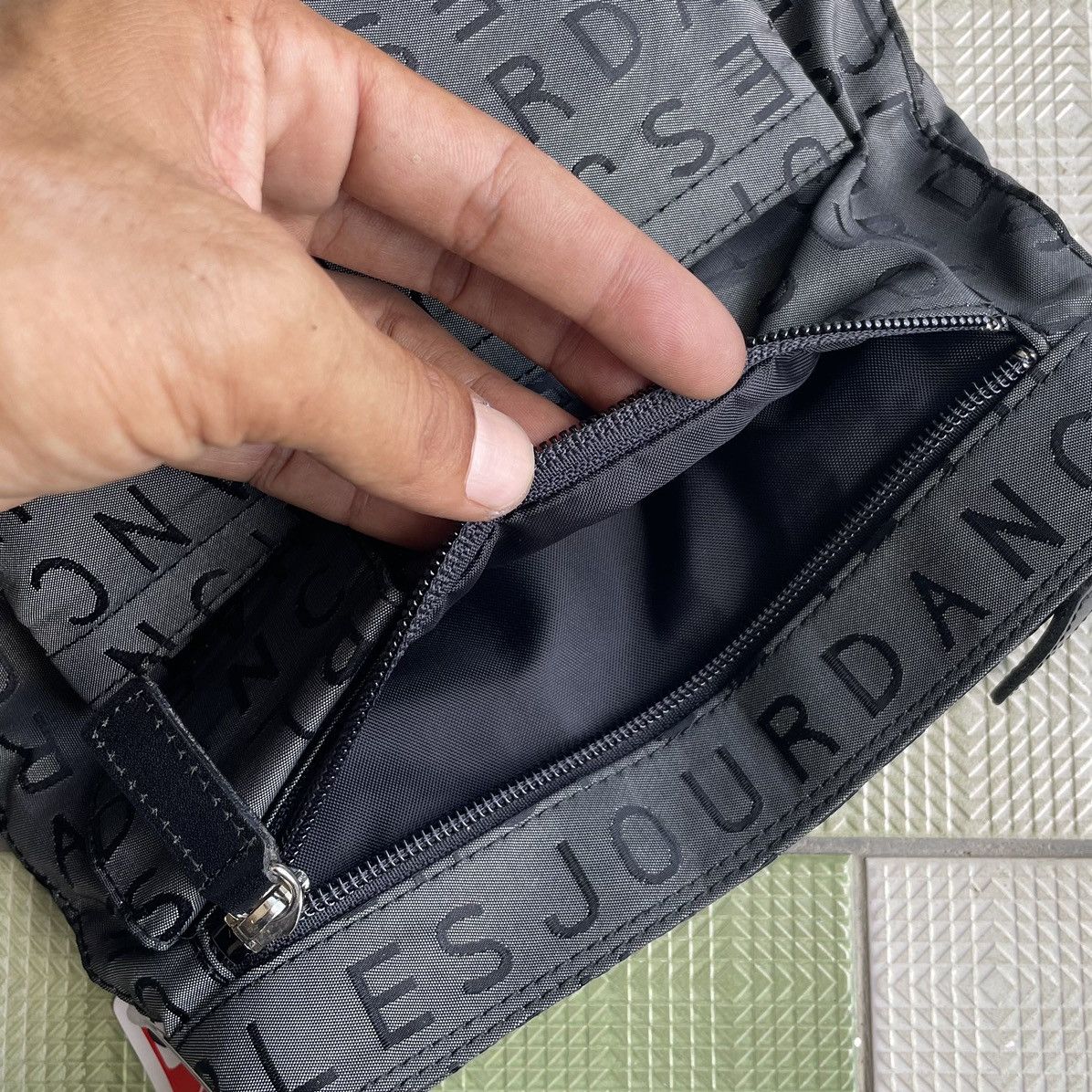Charles Jourdan × Designer CHARLES JOURDAN FULL PRINT SLING BAG Size ONE SIZE - 10 Thumbnail