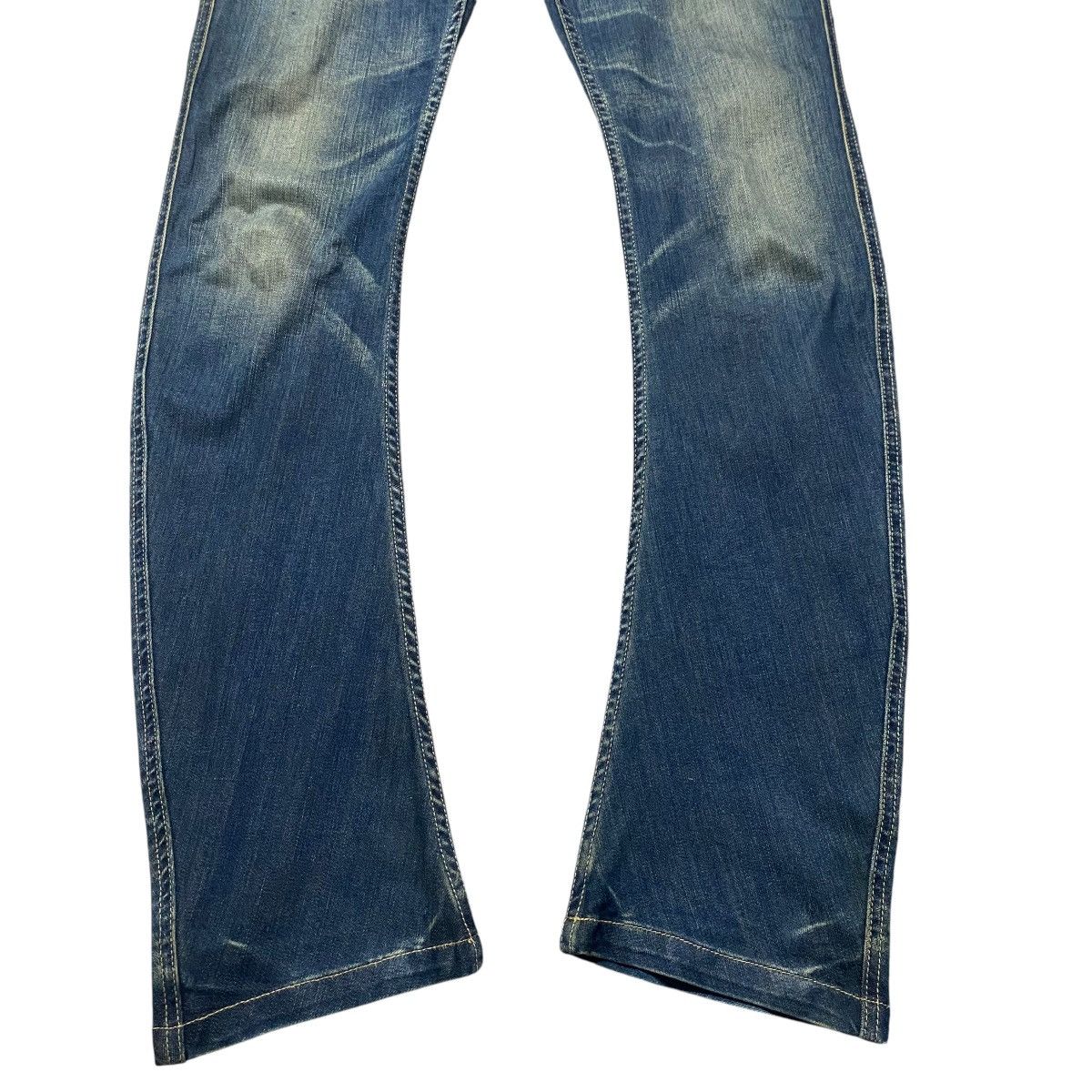 5351 POUR LES HOMMES 5351 Pour Les Hommes Curve Leg Denim Low Flare Jeans Size US 32 / EU 48 - 6 Thumbnail