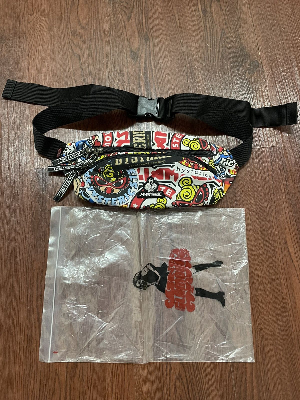 Hysteric Glamour Rare Hysteric Glamour Overprint Pouchbag Size ONE SIZE - 1 Thumbnail