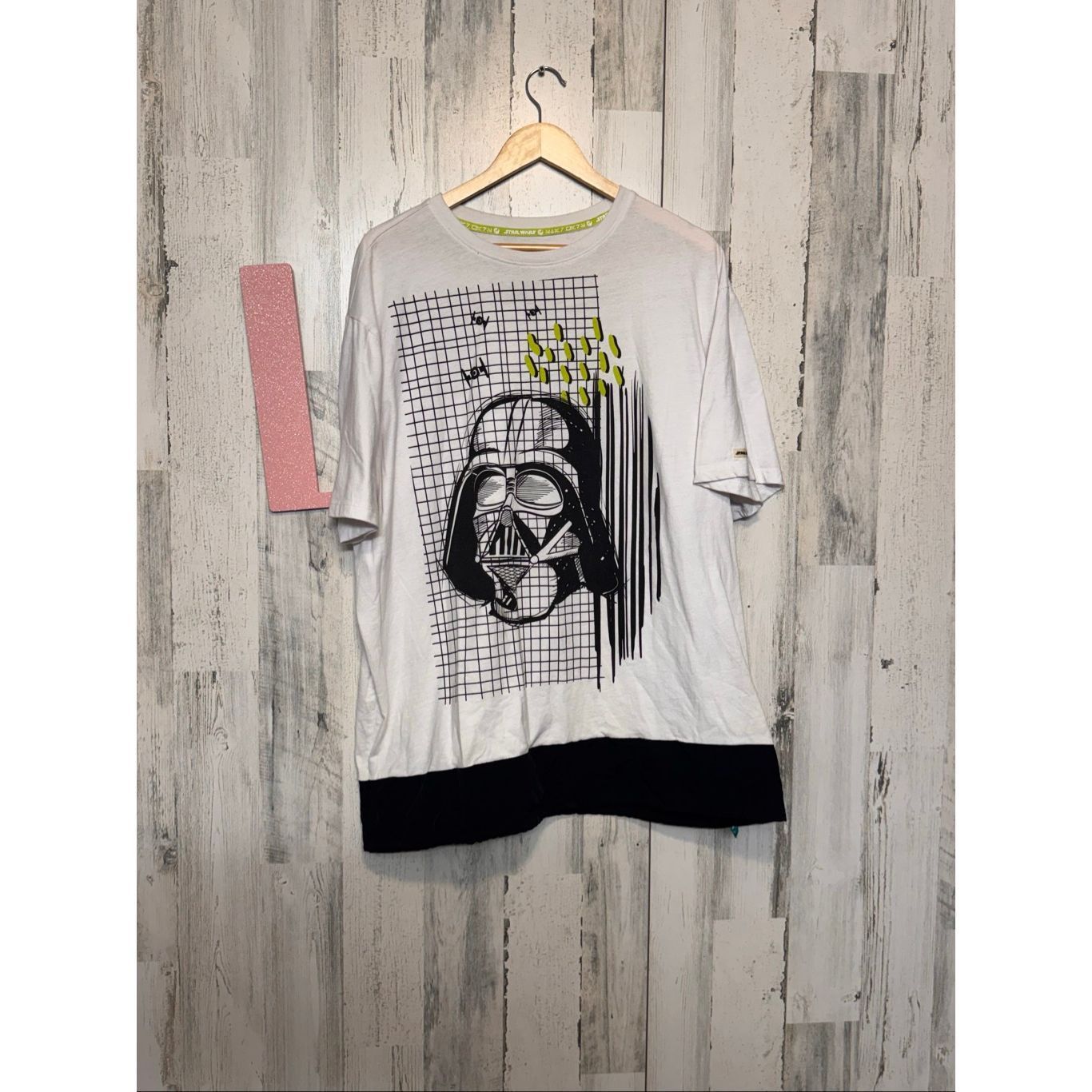 Star Wars Star Wars Darth Vader Graphic Tee XL – White & Black Colorblock Hem, Men’s T-Shirt Size US XL / EU 56 / 4 - 4 Thumbnail