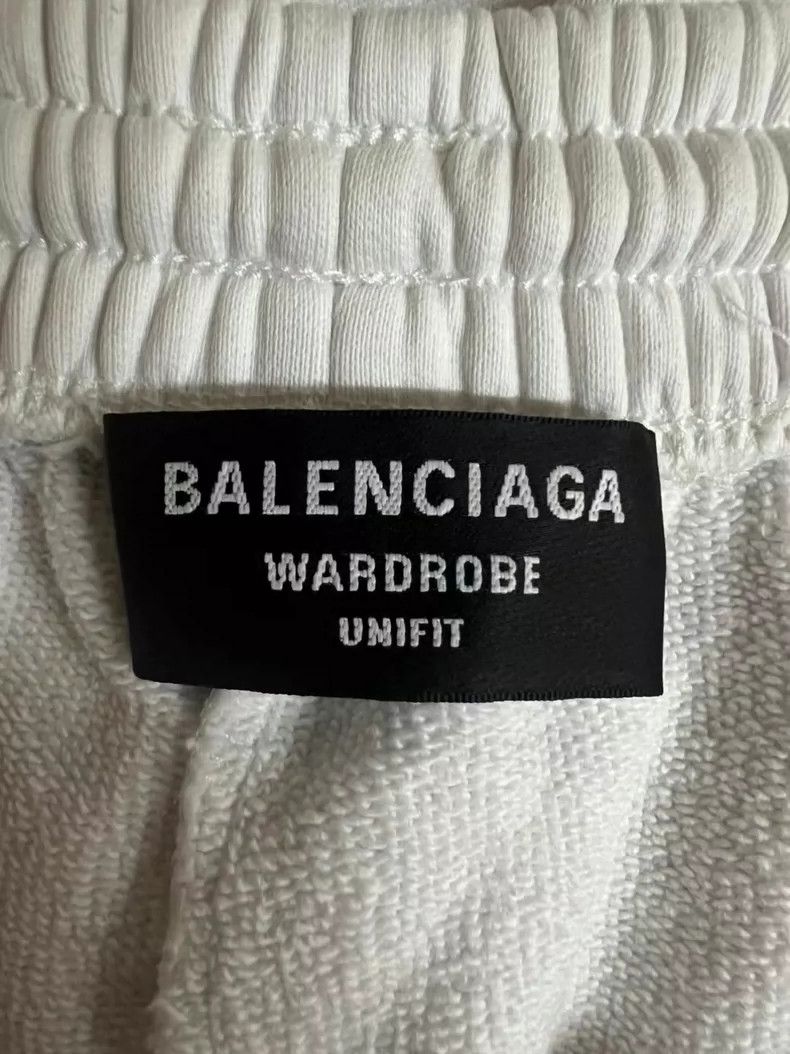 Balenciaga Balenciaga size M Embroidered Small Logo Short Pants Size Size US 27 - 3 Thumbnail