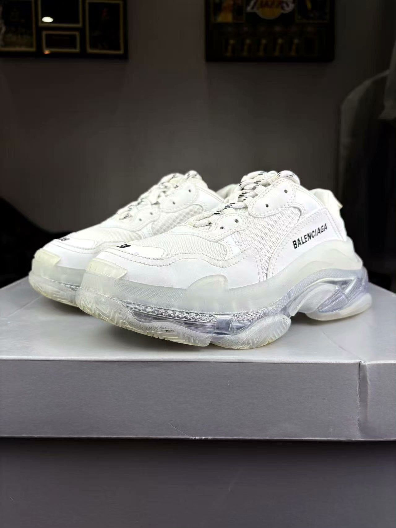 Balenciaga Balenciaga Clear White Lowtop Sneakers 38 Women Size US 7.5 / IT 37.5 - 1 Thumbnail