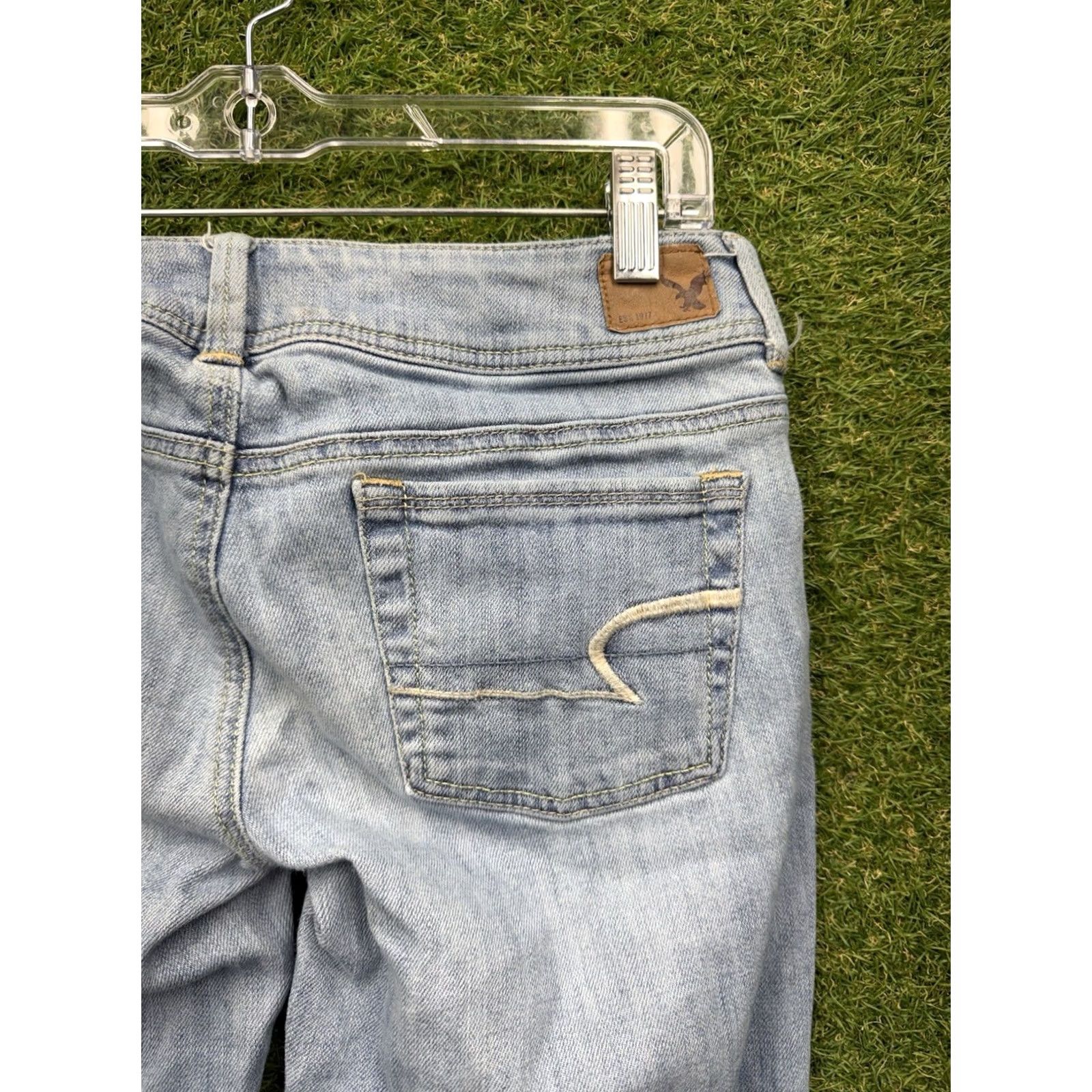 American Eagle Outfitters American Eagle Outfitters Kick Boot Jeans Womens 4 Short Light Wash Denim Stretch Flat Front Blue 90s Retro Casual Boys? Size 27" / US 4 / IT 40 - 5 Thumbnail