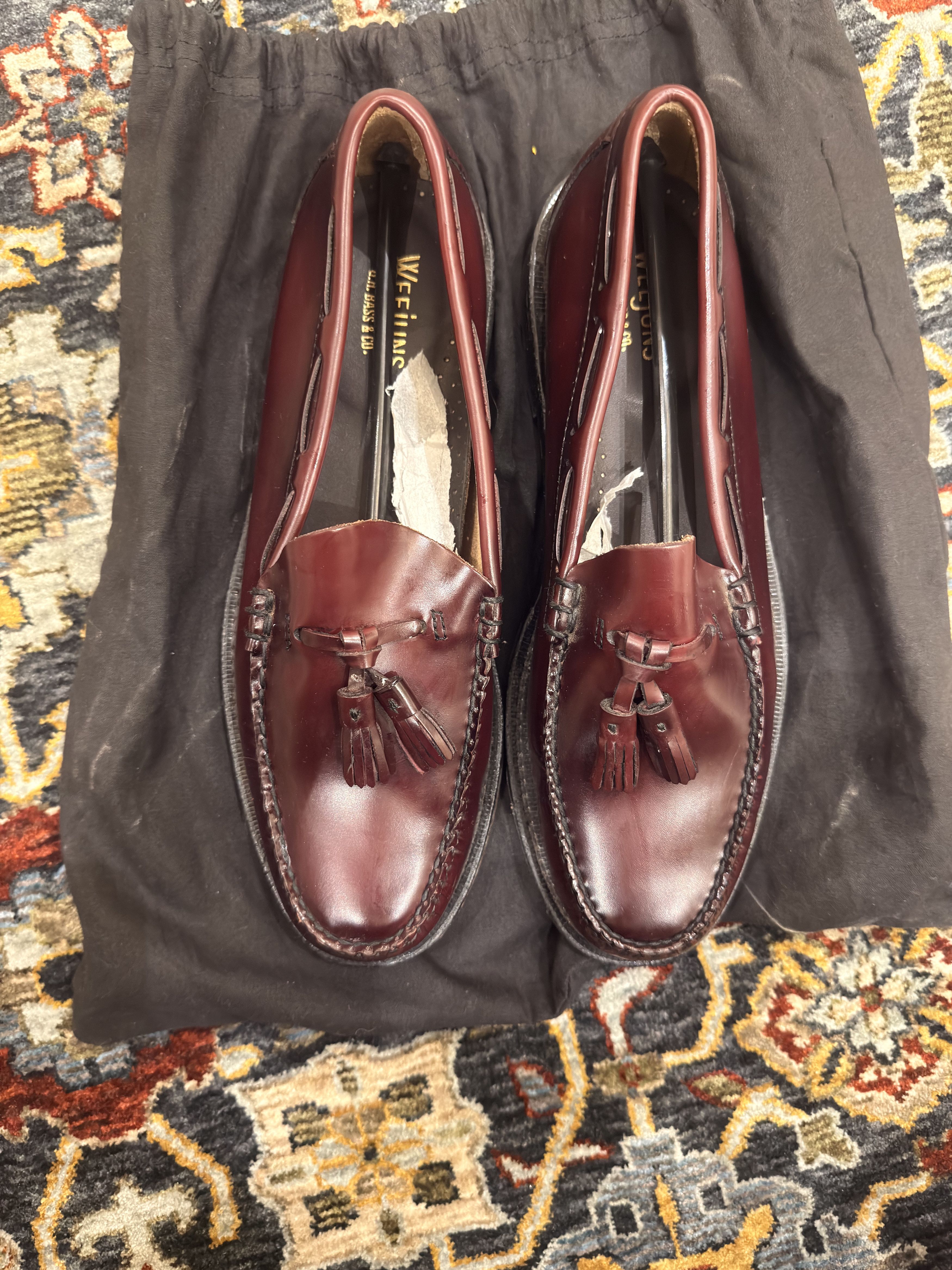G.H. Bass & Co. Weejuns Burgunndy tassle loafers Size US 9 / EU 42 - 1 Thumbnail