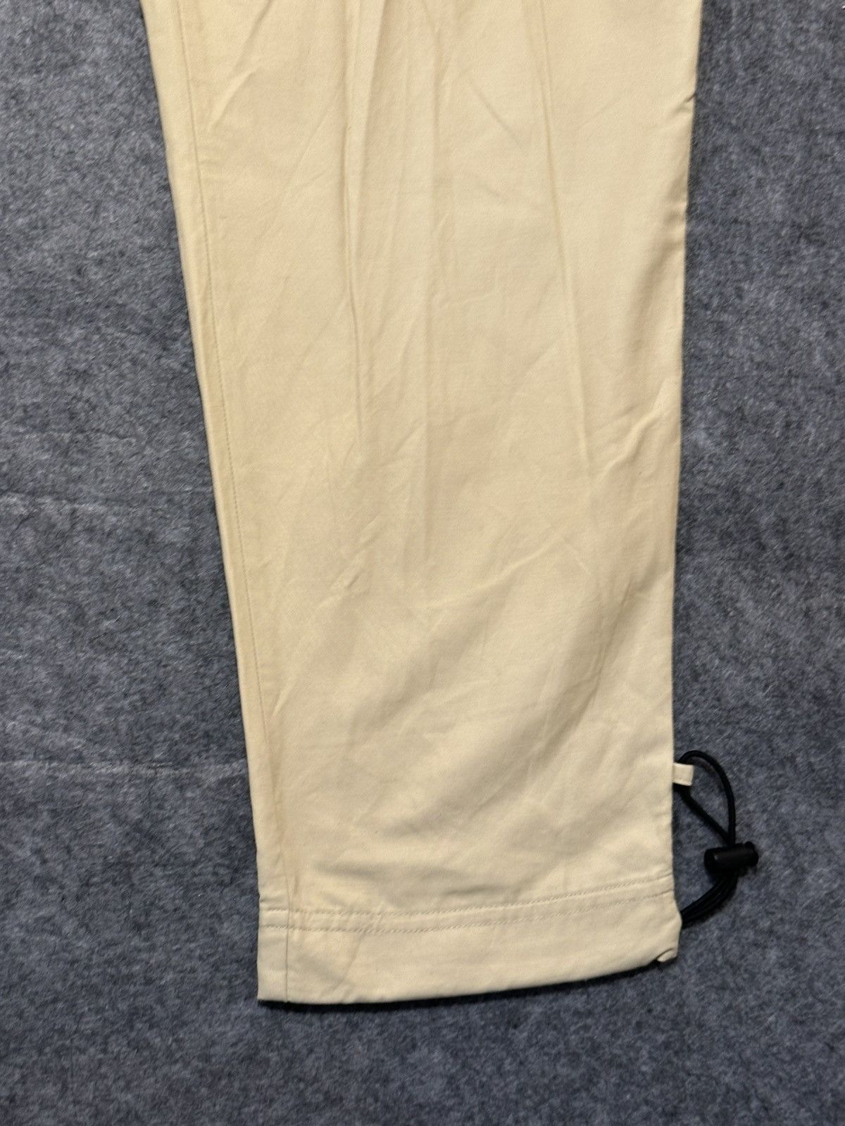 Nike Nike Club woven cargo pants in a khaki or beige color. Size US 30 / EU 46 - 4 Thumbnail