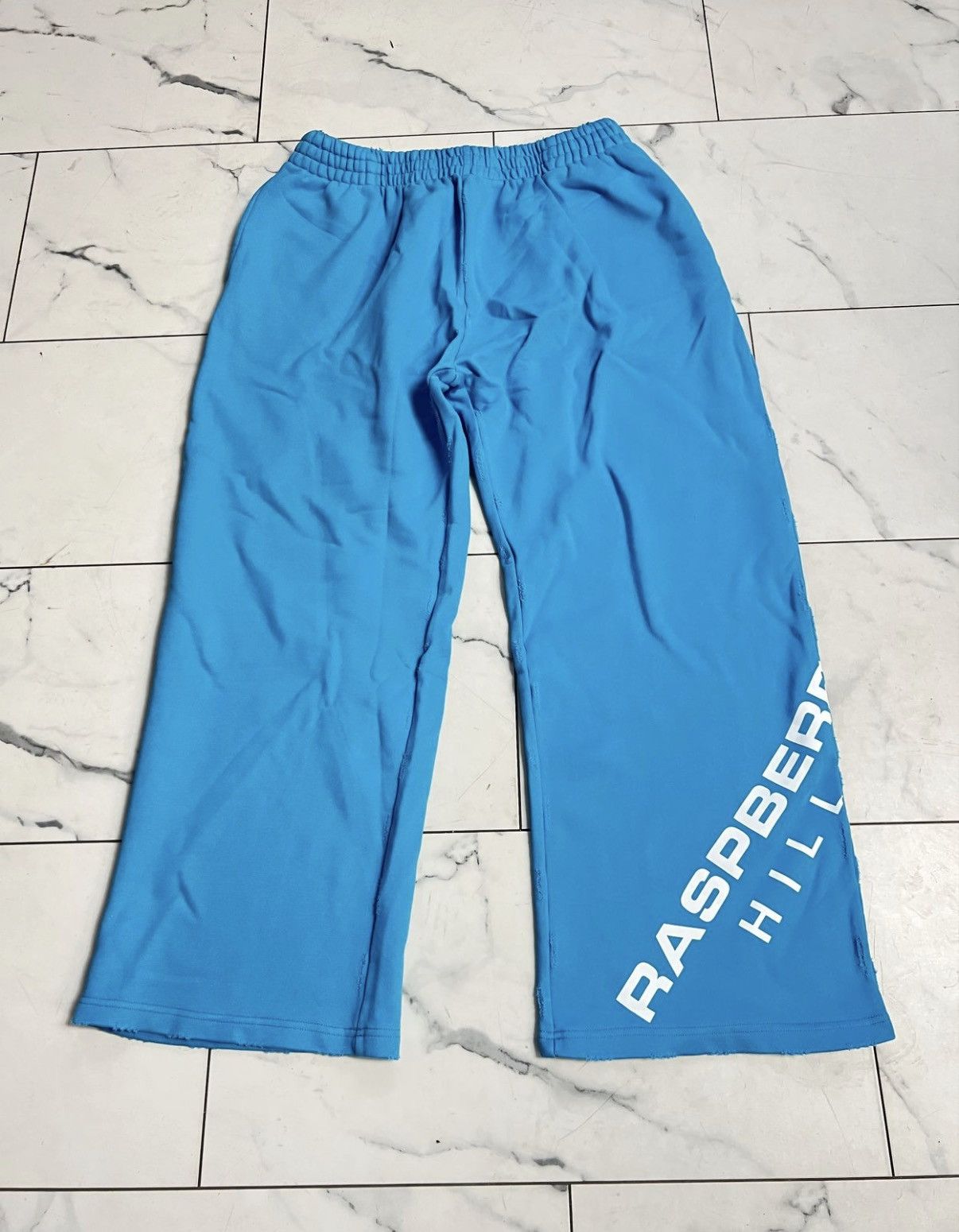 GV gallery sweats