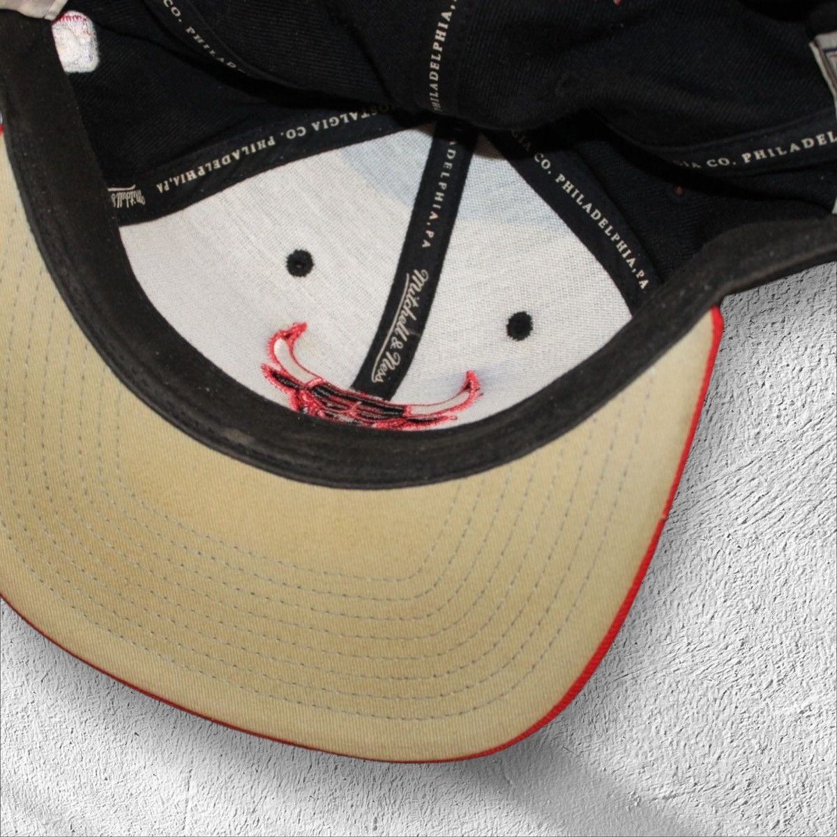 Mitchell & Ness Chicago Bulls 2-Tone Snapback Hat Mitchell & Ness Size ONE SIZE - 5 Thumbnail