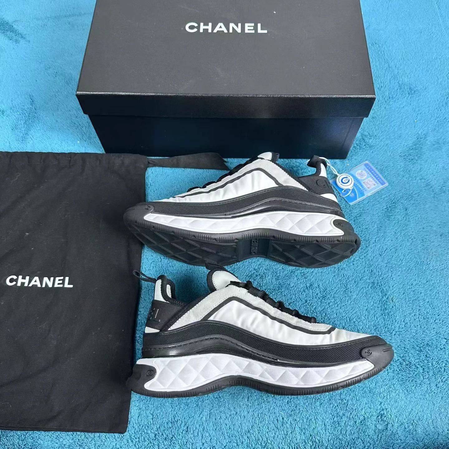 Chanel Chanel Gold Logo Leather Low-Top Sneakers Black/White 37.5 Size US 6.5 / IT 36.5 - 3 Thumbnail