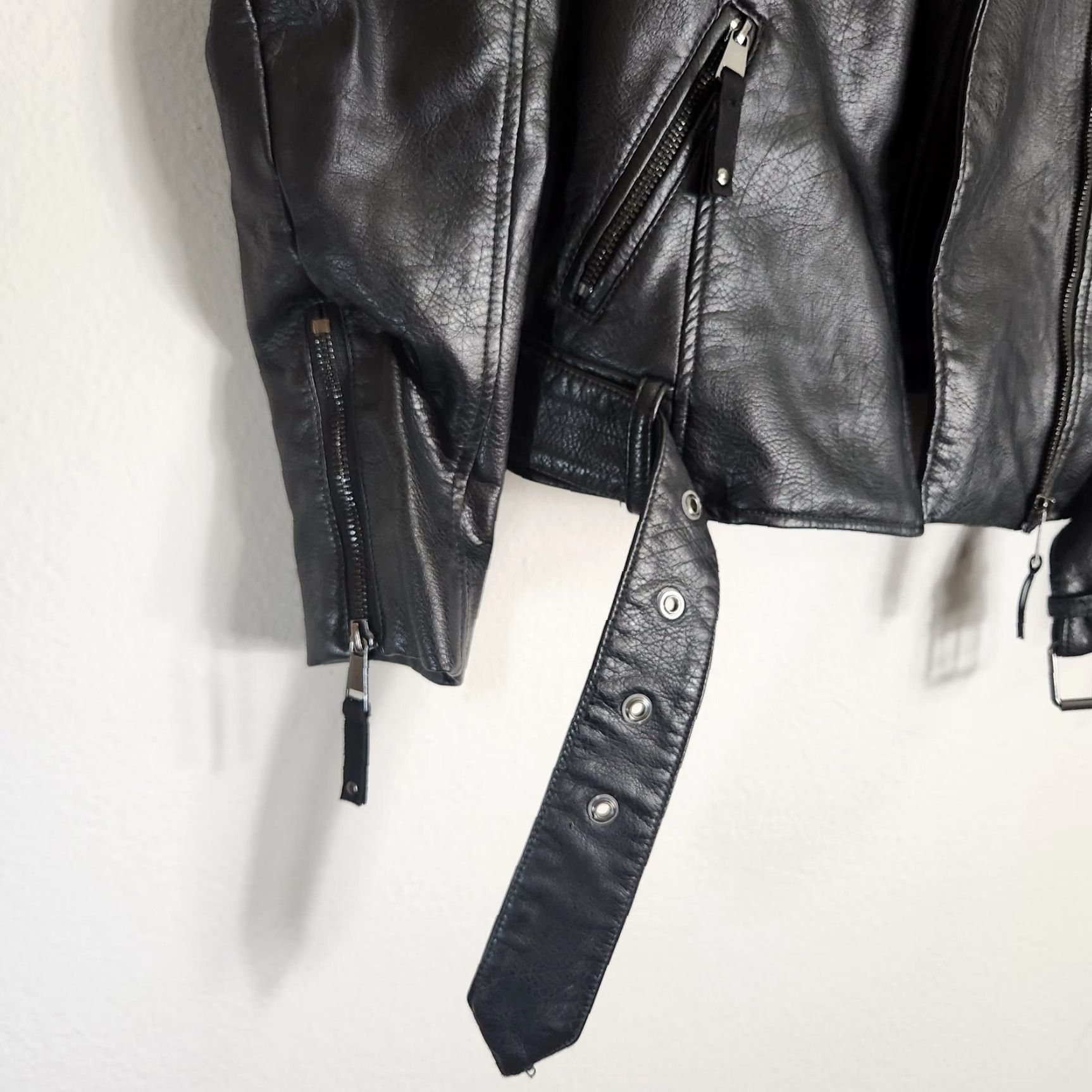 H&M H&M Womens Black Faux/Vegan Leather Motorcycle Biker Jacket-Size 0 Jacket Women Black XS/S? Size XS / US 0-2 / IT 36-38 - 7 Thumbnail