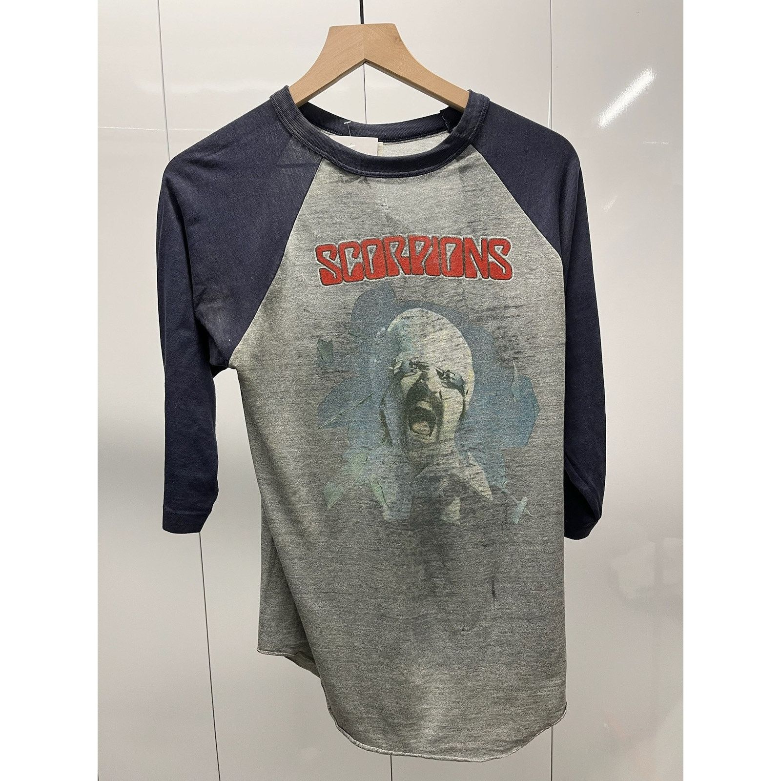 Vintage Vintage 1982 Scorpions Blackout Tour Raglan Shirt PAPER THIN Size US M / EU 48-50 / 2 - 1 Thumbnail