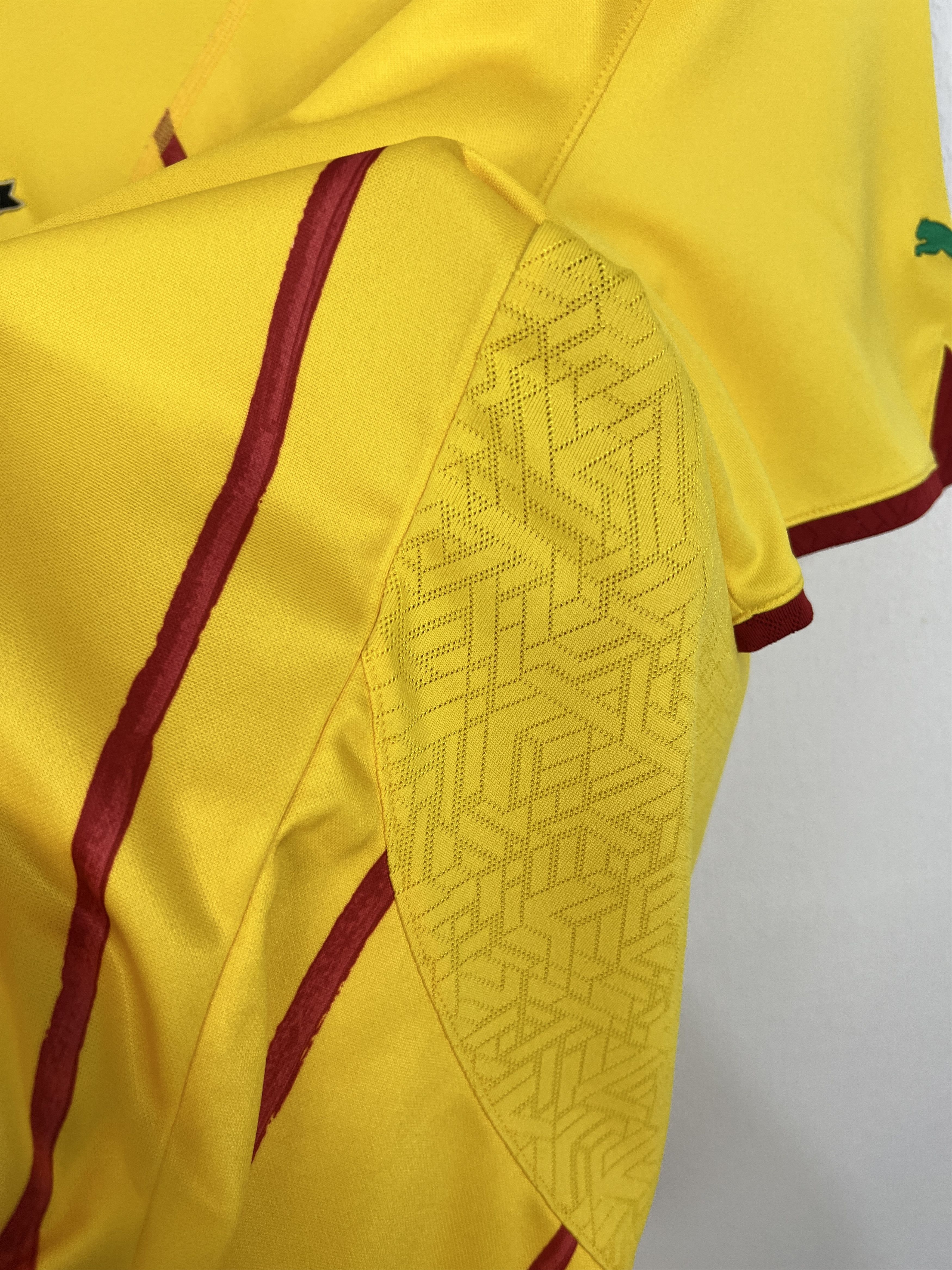 Puma Cameroon Away football shirt 2010 Soccer Puma Jersey Size US XXL / EU 58 / 5 - 7 Thumbnail