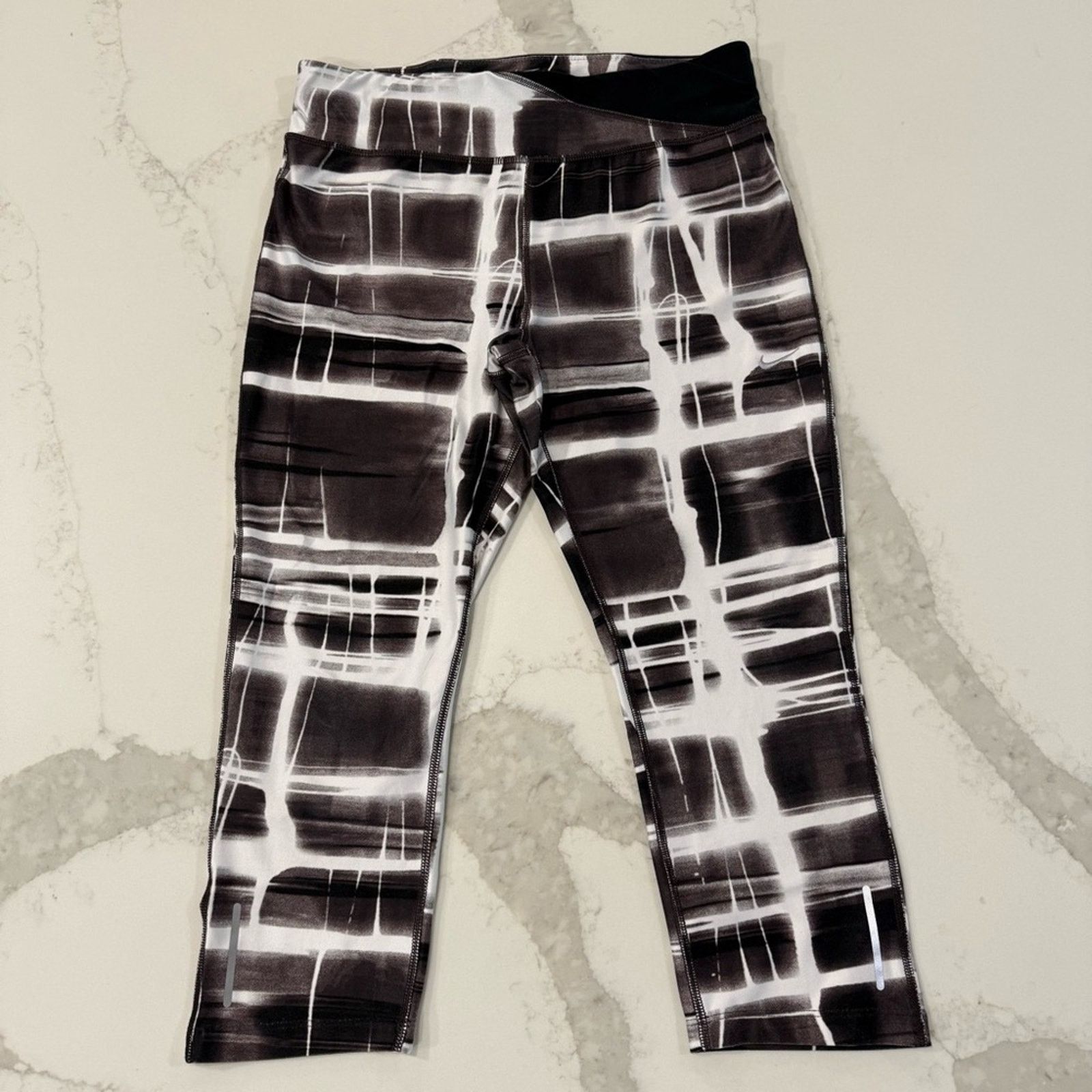 Nike Nike DriFit Running Athletic Crop Leggings Womens Medium Size 30" / US 8 / IT 44 - 1 Thumbnail