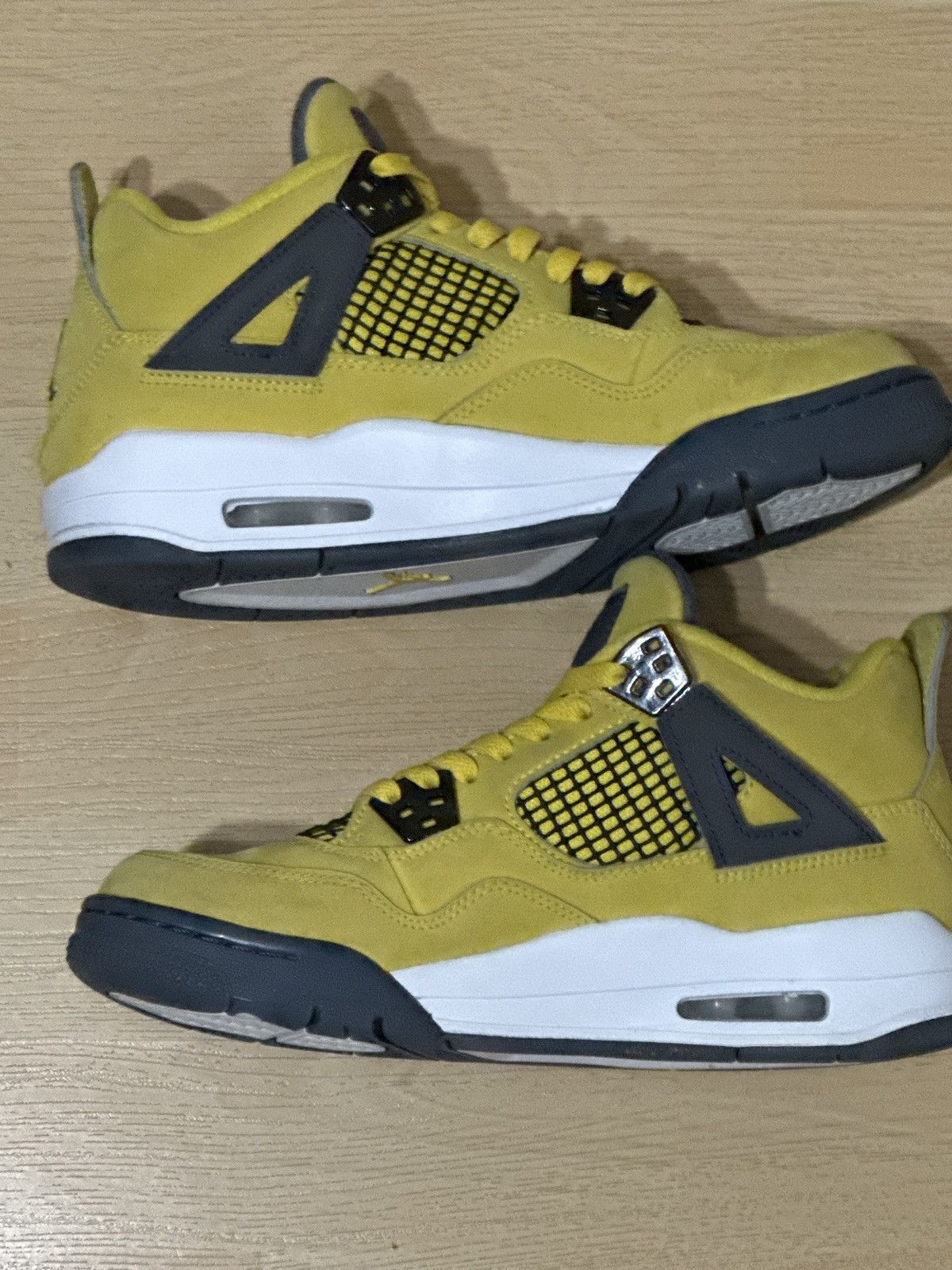 Jordan Brand Air Jordan 4 Retro GS “Lightning” Size US 6.5 / EU 39-40 - 3 Thumbnail