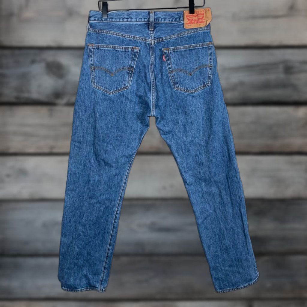 Levi's VINTAGE Levi's 501 Jeans Men's 34 x 32 Blue Denim Straight Leg Button Fly Casual Size US 34 / EU 50 - 1 Thumbnail