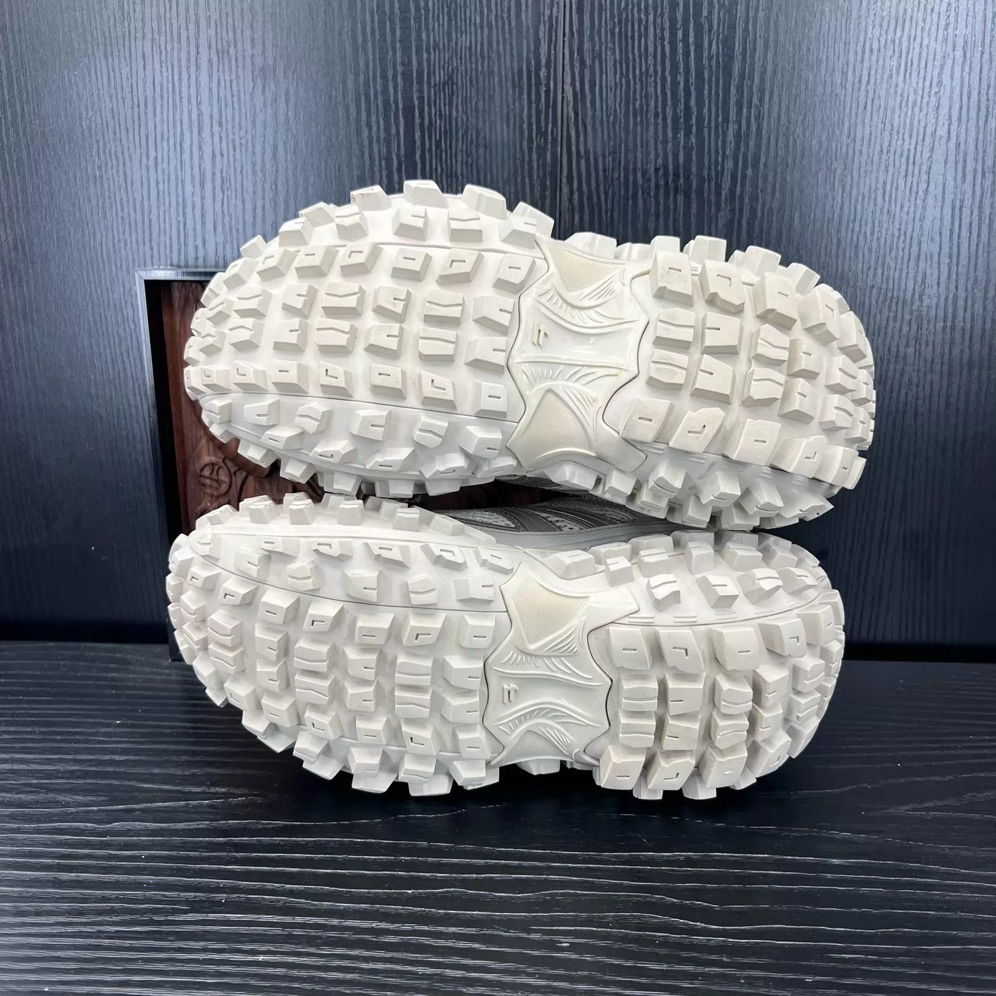 Balenciaga Balenciaga Tire Tan 38 Women's Like New Original Box Size US 7.5 / IT 37.5 - 6 Thumbnail