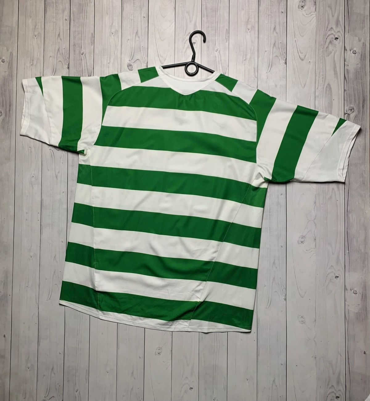 Vintage Vintage Nike Celtic soccer jersey size XL total 90 Size US XL / EU 56 / 4 - 8 Thumbnail