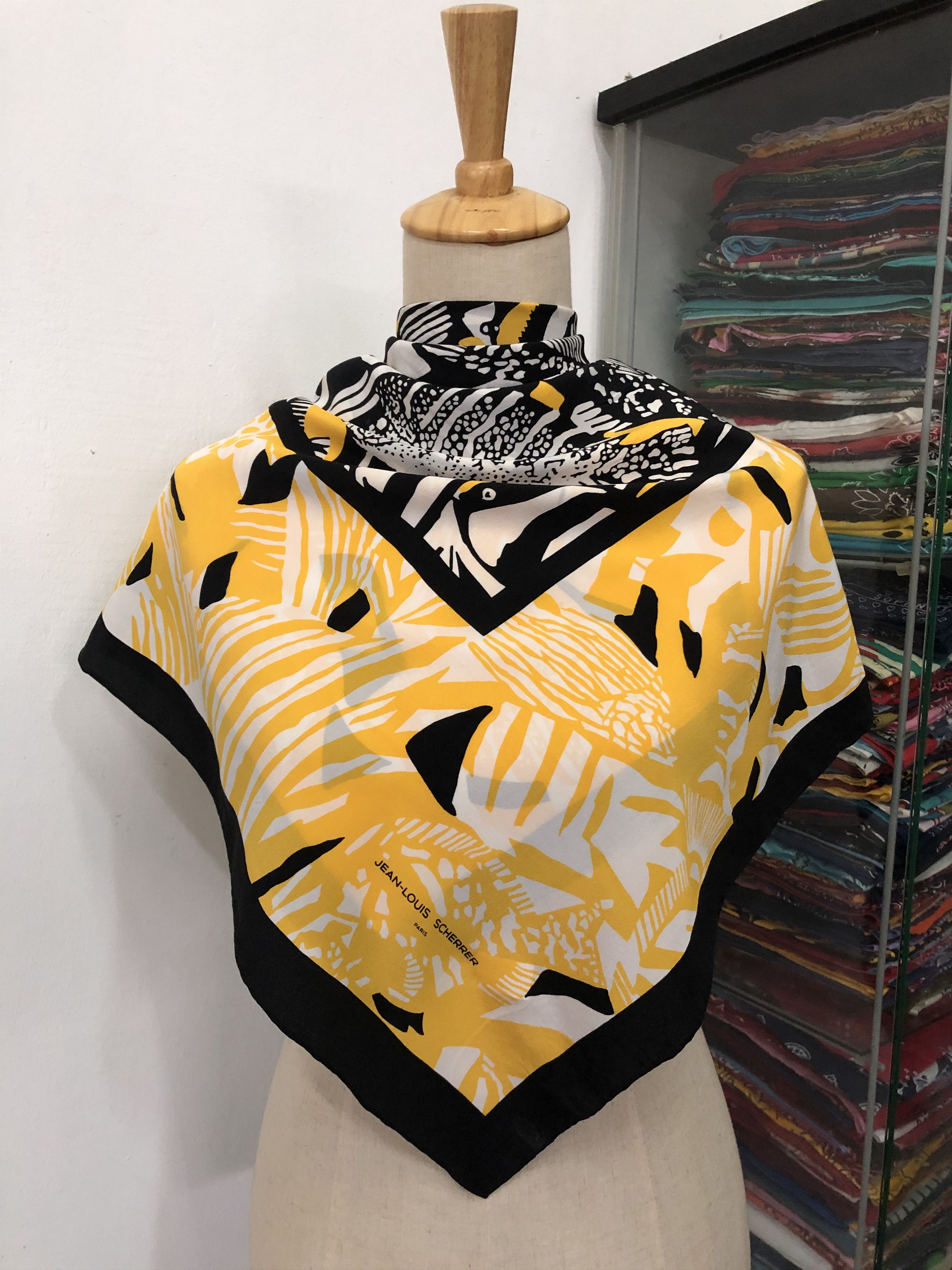 Jean-Louis Scherrer × Vintage Vintage Jean Louis Scherrer Silk Scarf Size ONE SIZE - 1 Thumbnail