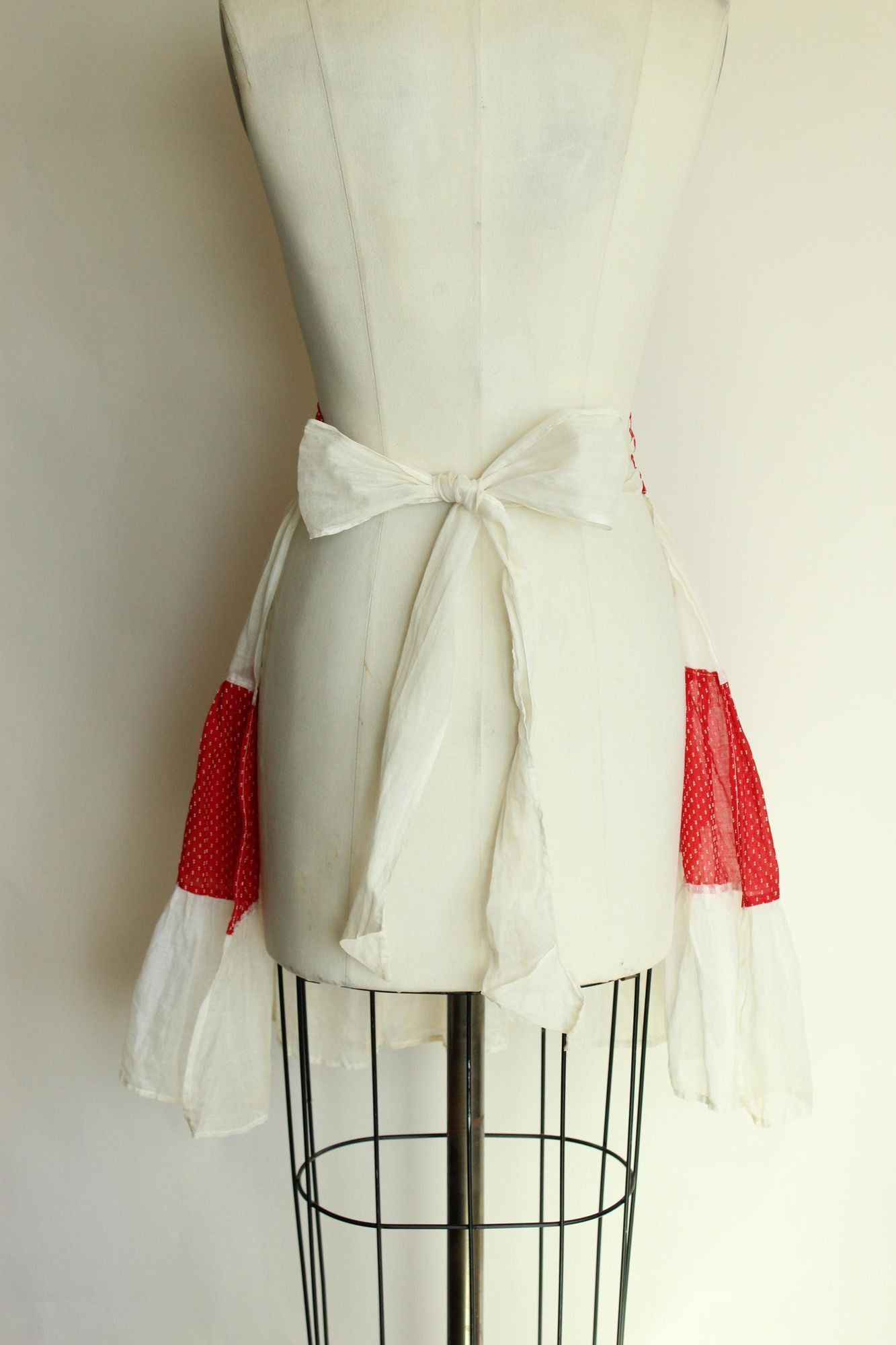 Vintage Vintage 1950s Half Apron, White Cotton Organdy with Red and Size ONE SIZE - 10 Thumbnail