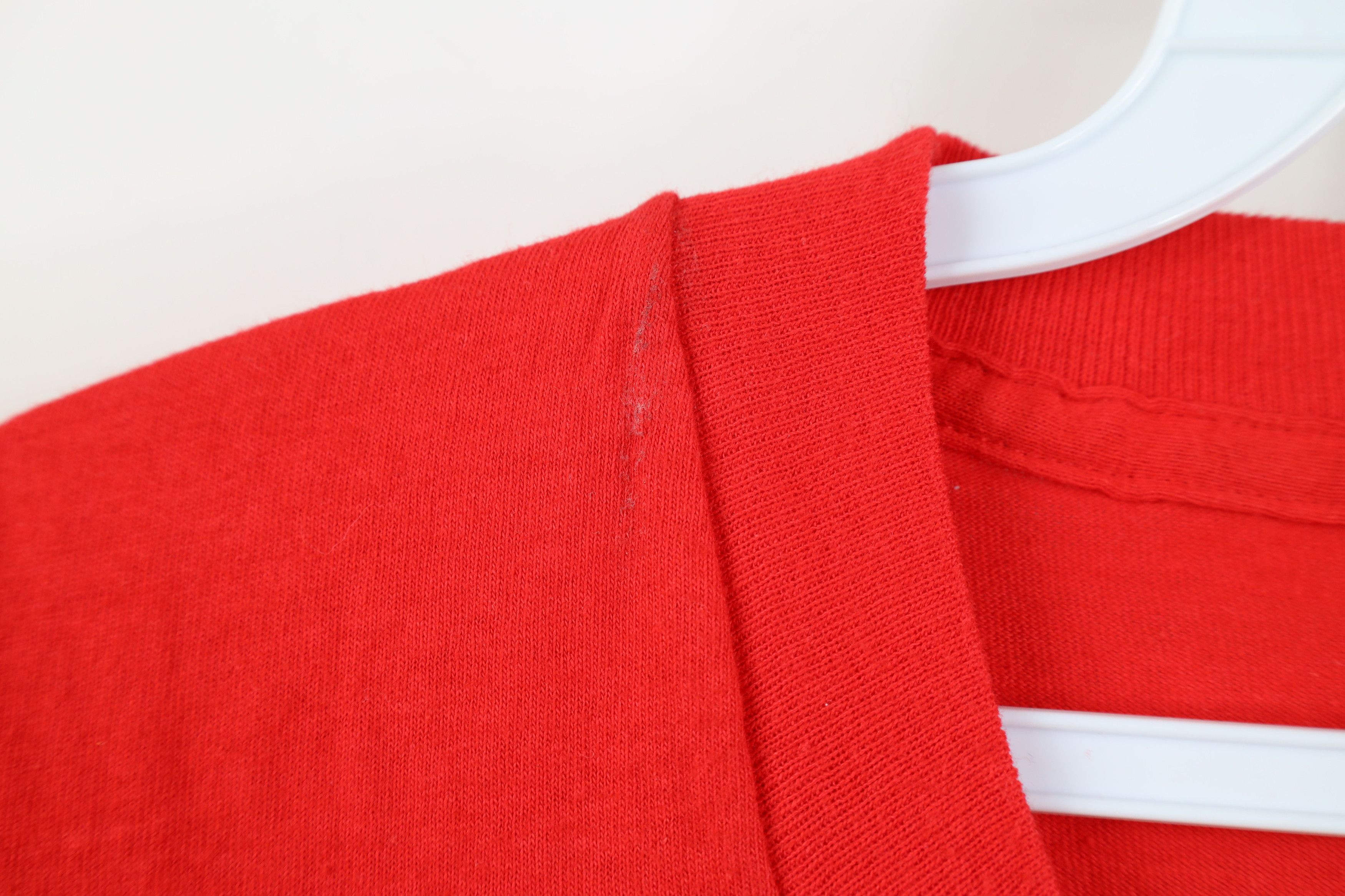 Vintage Vintage 90s Streetwear Short Sleeve T-Shirt Red Pocket USA Size US L / EU 52-54 / 3 - 6 Thumbnail