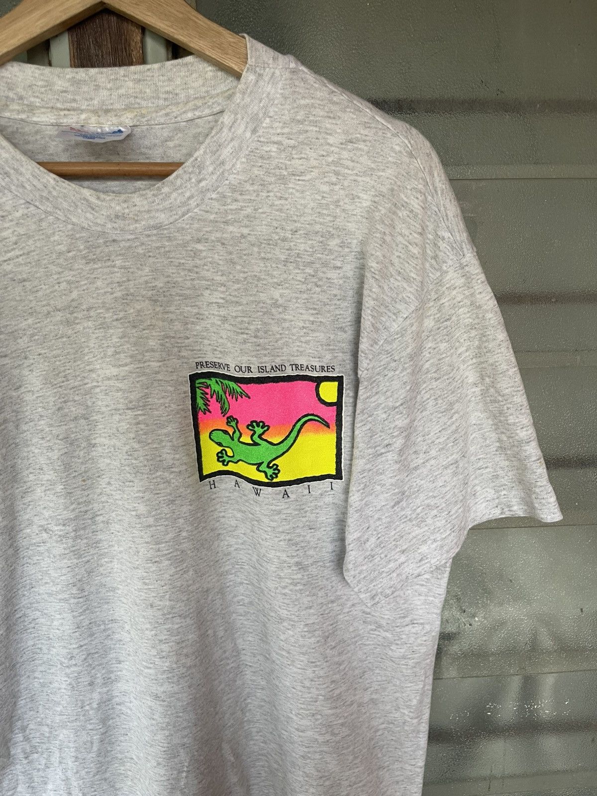 Vintage Vintage 80's Hanes Beefy-T Gecko Hawaii Shirt Tee Size US L / EU 52-54 / 3 - 5 Thumbnail