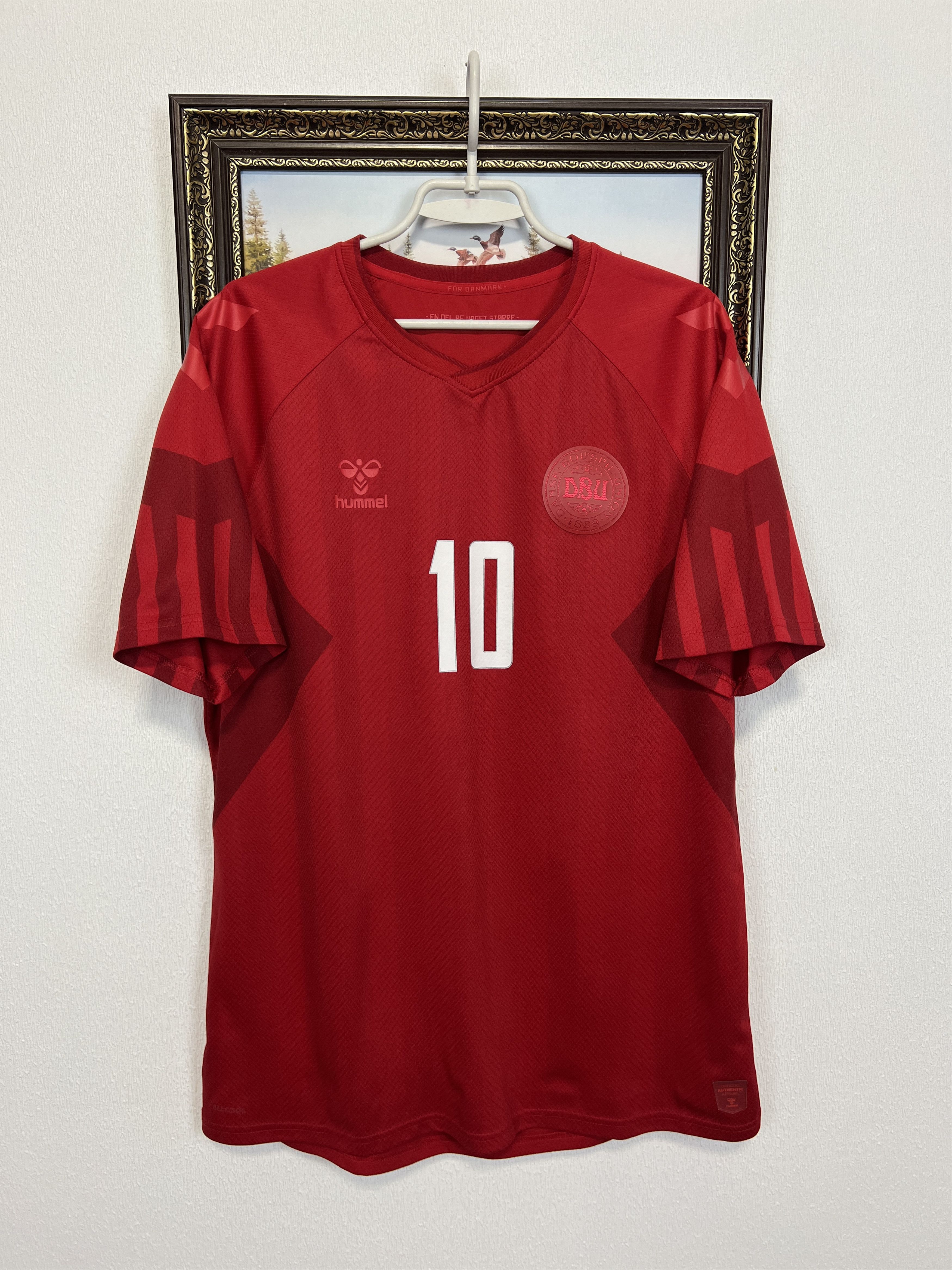 Hummel Denmark Home football shirt 2022 Soccer #10 Eriksen Jersey Size US XL / EU 56 / 4 - 1 Thumbnail