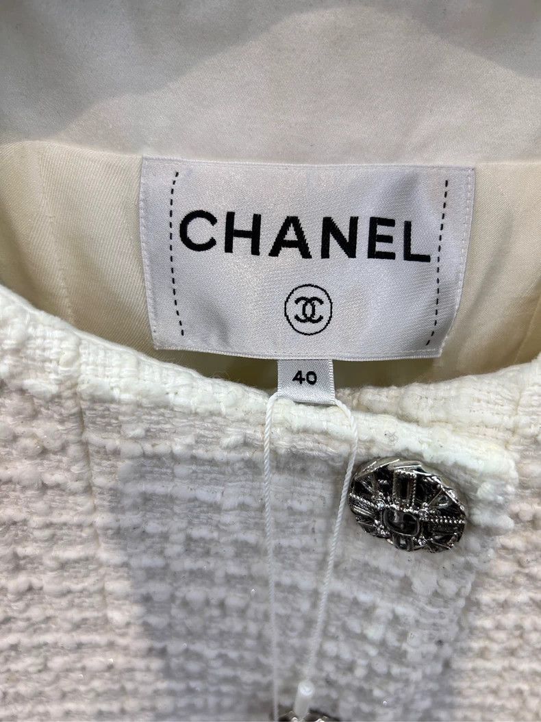 Chanel Chanel 22c early spring white moonlight round neck four poc Size S / US 4 / IT 40 - 2 Thumbnail