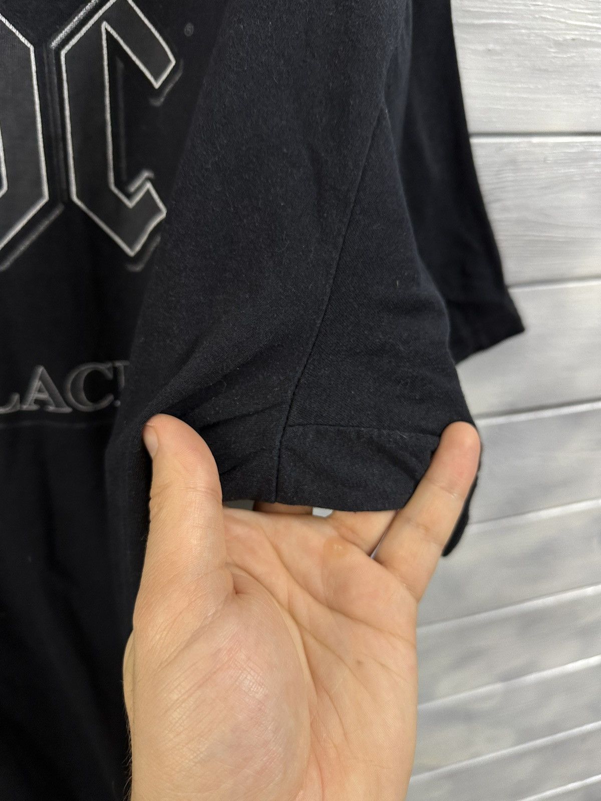 AC/DC Rare Vintage T-Shirt AC/DC 2004 Back In Black. Size US XL / EU 56 / 4 - 5 Thumbnail