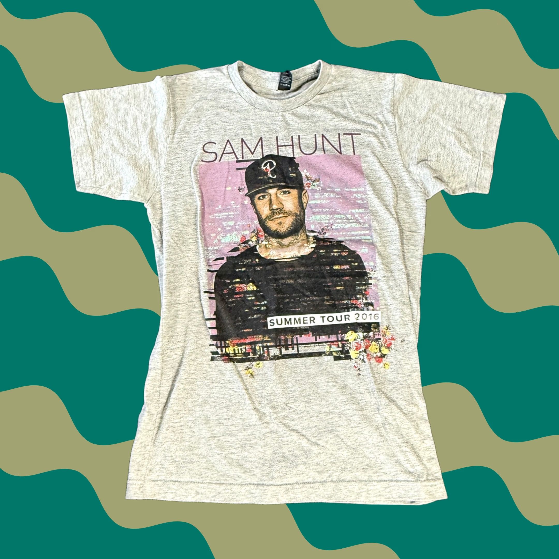 Vintage Vintage Sam Hunt T-Shirt Small Heather Grey Y2k Pixels Summer Tour 2016 Graphic Womens Size S / US 4 / IT 40 - 1 Thumbnail