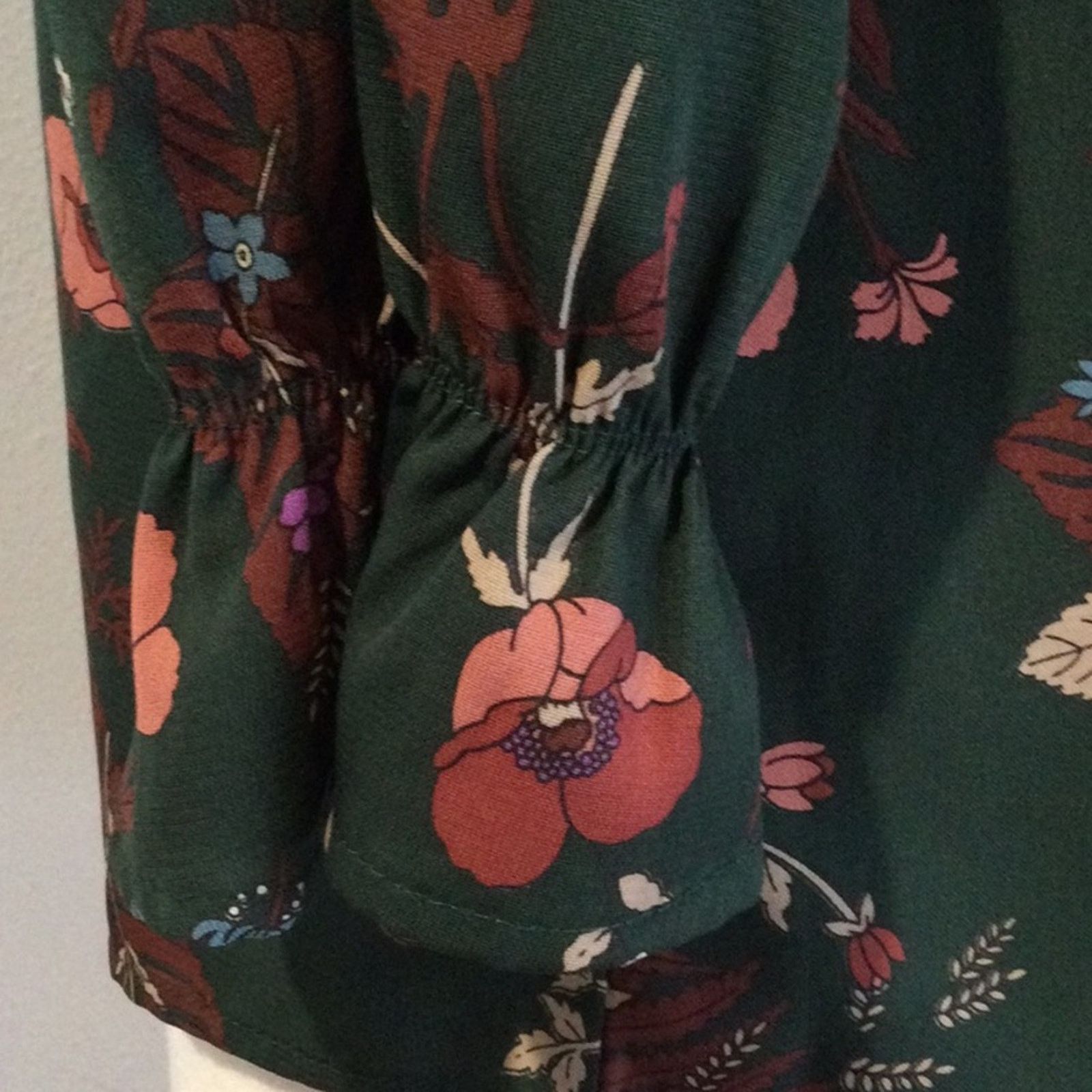 Other Skies Are Blue Floral V-Neck Keyhole Back Peplum Sleeve Sm Size S / US 4 / IT 40 - 7 Thumbnail