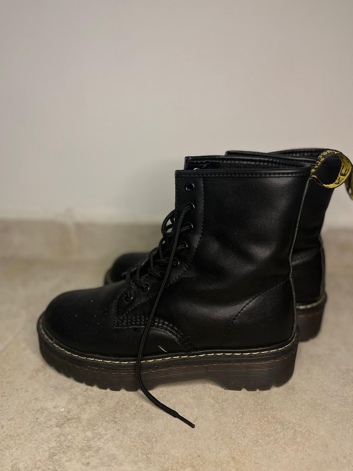 Dr. Martens Black Dr. Martens boots Size US 8.5 / IT 38.5 - 6 Thumbnail