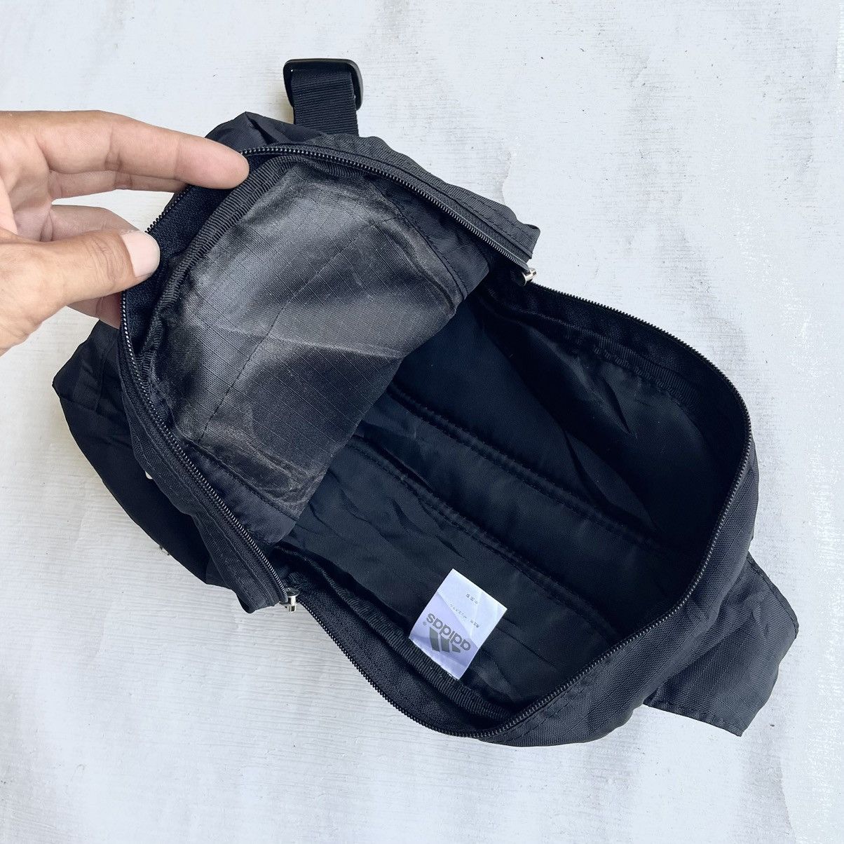 Adidas Adidas Black Crossbody Size ONE SIZE - 8 Thumbnail