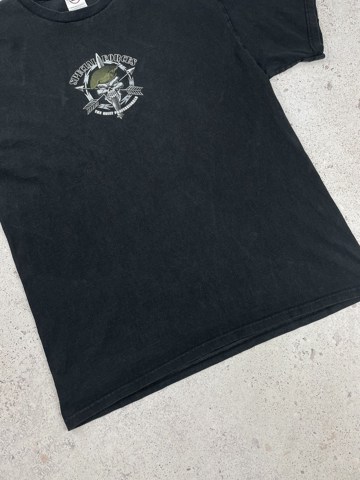 Vintage Vintage Special Forces Skulls & Guns Graphic Tee T-Shirt Size US L / EU 52-54 / 3 - 4 Thumbnail