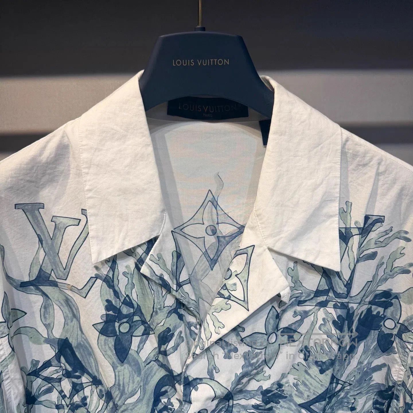 Louis Vuitton Multi-Print Short-Sleeve Button-Up Shirt. Size US M / EU 48-50 / 2 - 3 Thumbnail