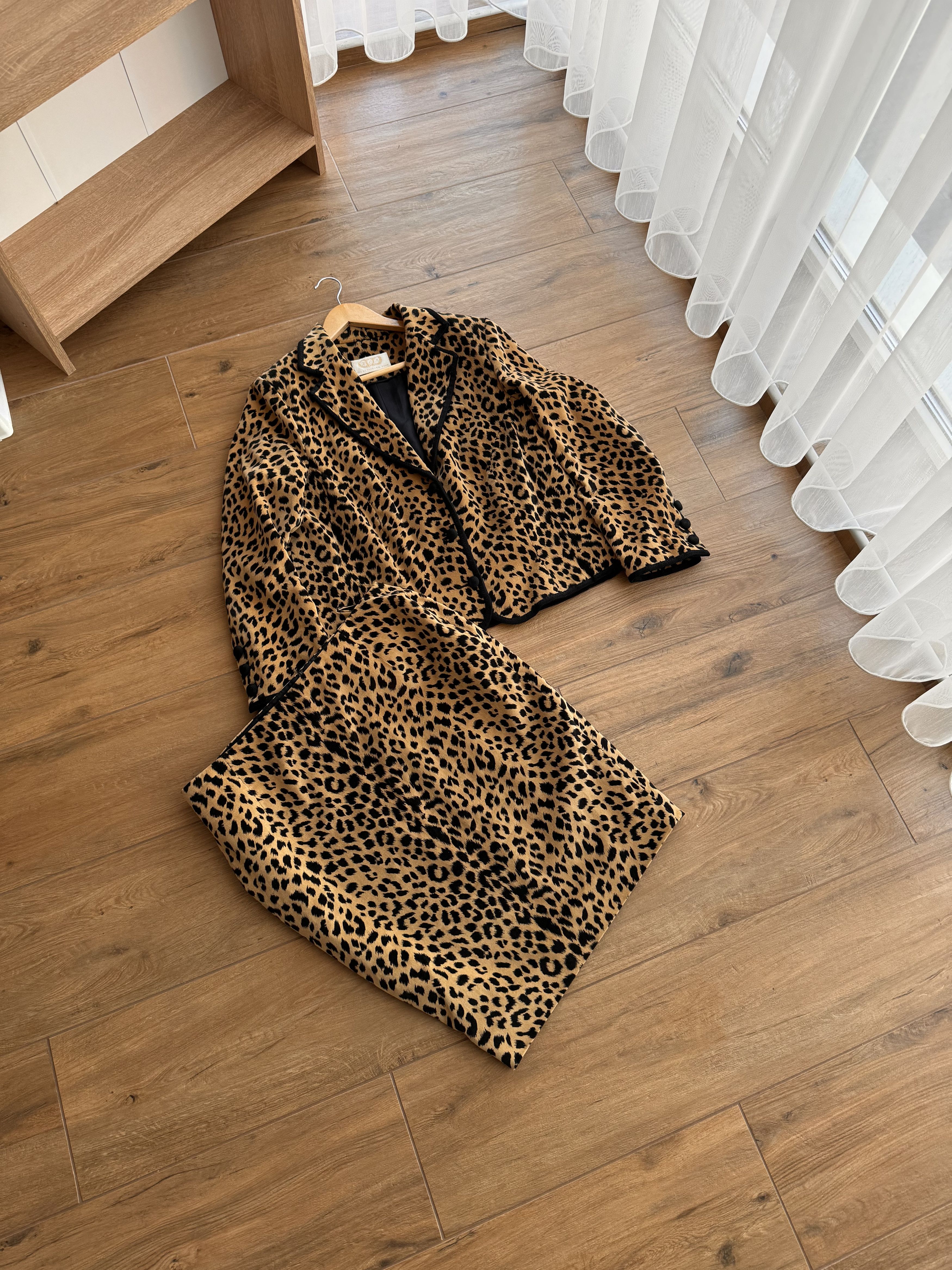 Japanese Brand Vintage Hella Barbara Rank Leopard Glamour Luxury Skirt Suit Size M / US 6-8 / IT 42-44 - 2 Thumbnail