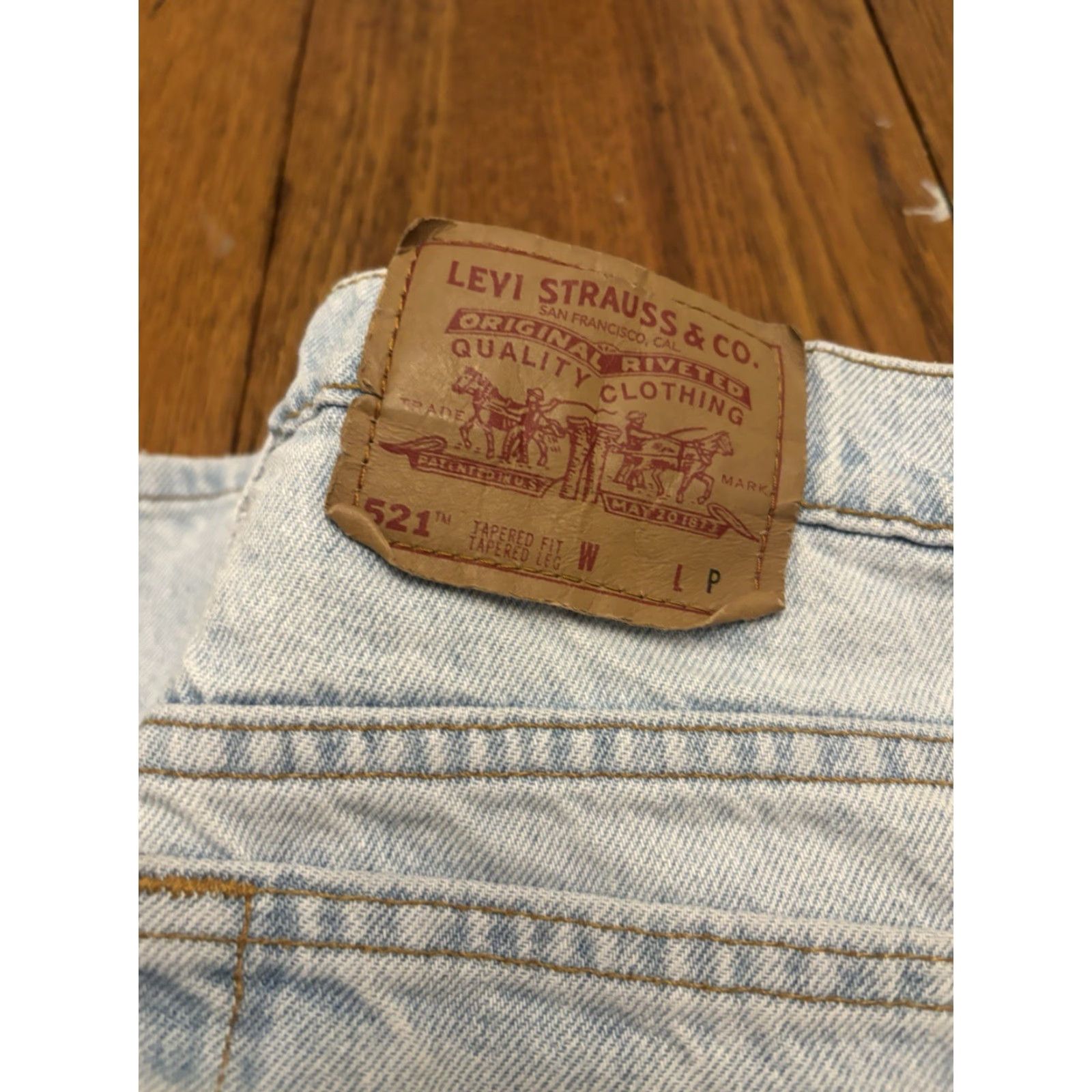 Levi's VINTAGE Levi's 521 Jeans Womens 12 Tapered Light Wash Blue Denim Jeans Womens 12 Levis 521 Tapered Fit Blue Denim Mens? Size 34" / US 12 / IT 48 - 6 Thumbnail