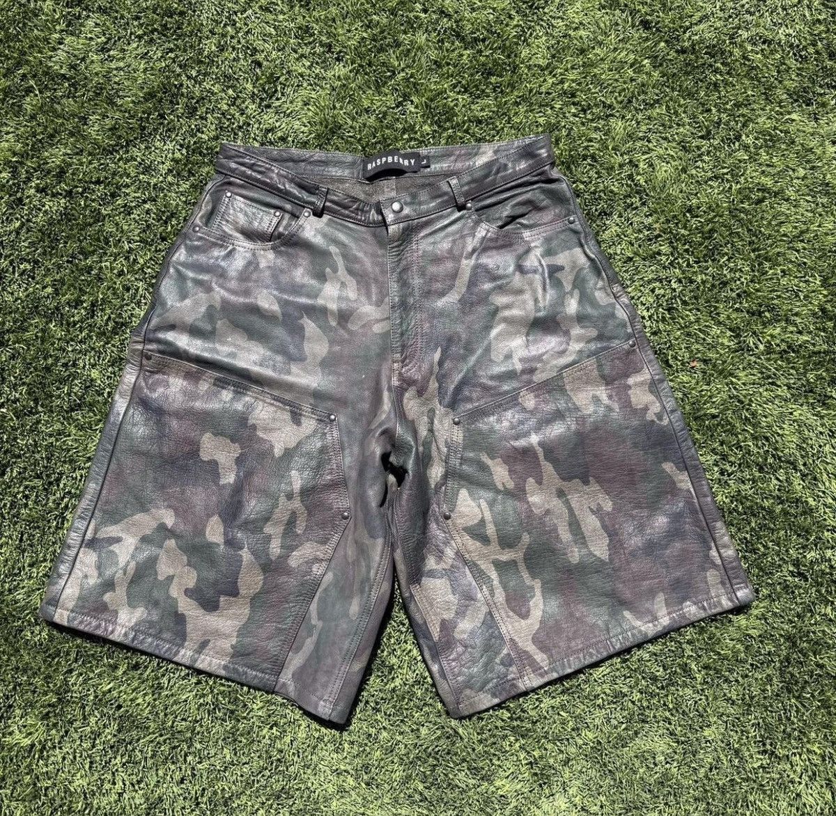 The GV Gallery Raspberry hills leather shorts Size US 34 / EU 50 - 1 Thumbnail