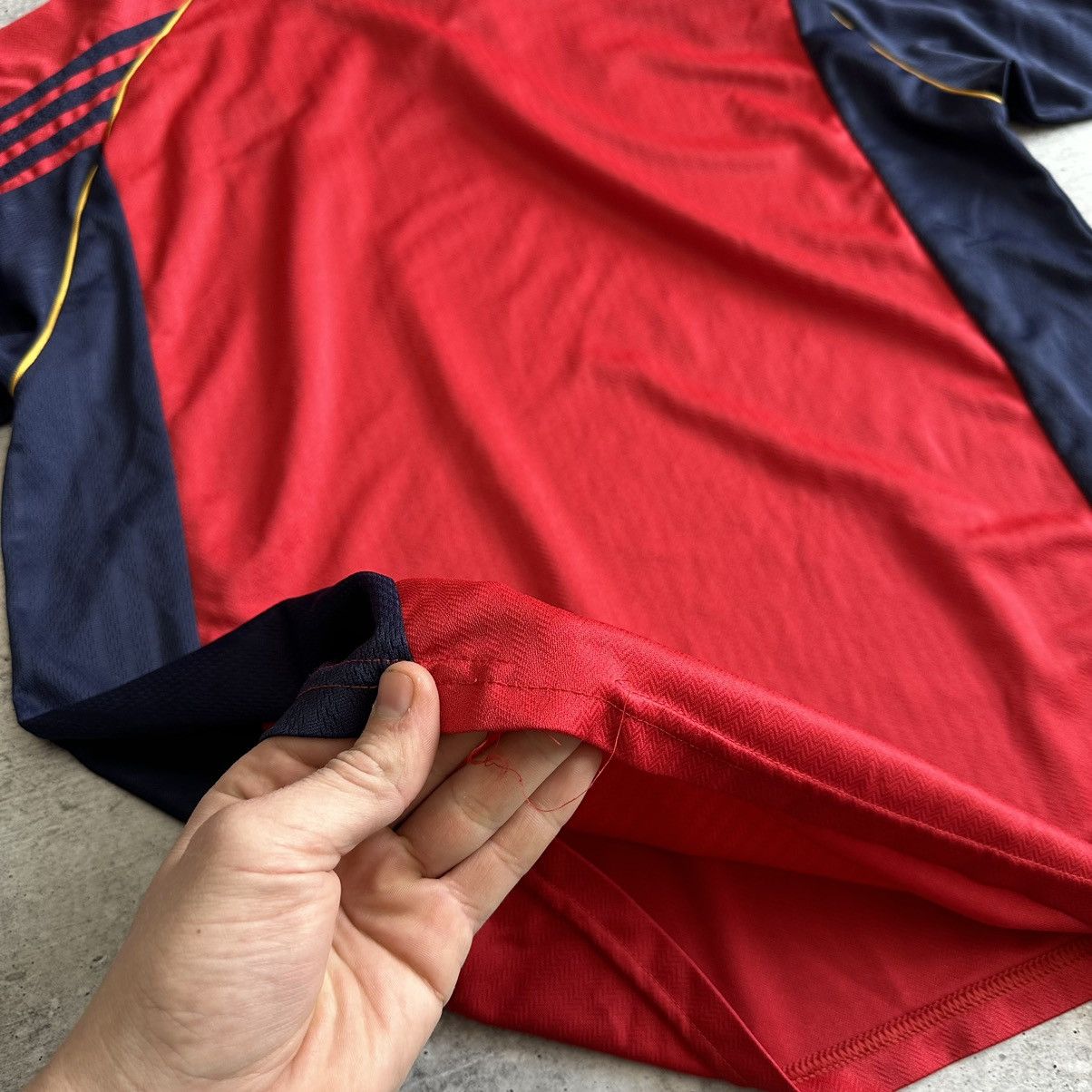 Vintage Vintage Adidas Spain 1998 Home Football Shirt Soccer Jersey Size US L / EU 52-54 / 3 - 17 Thumbnail