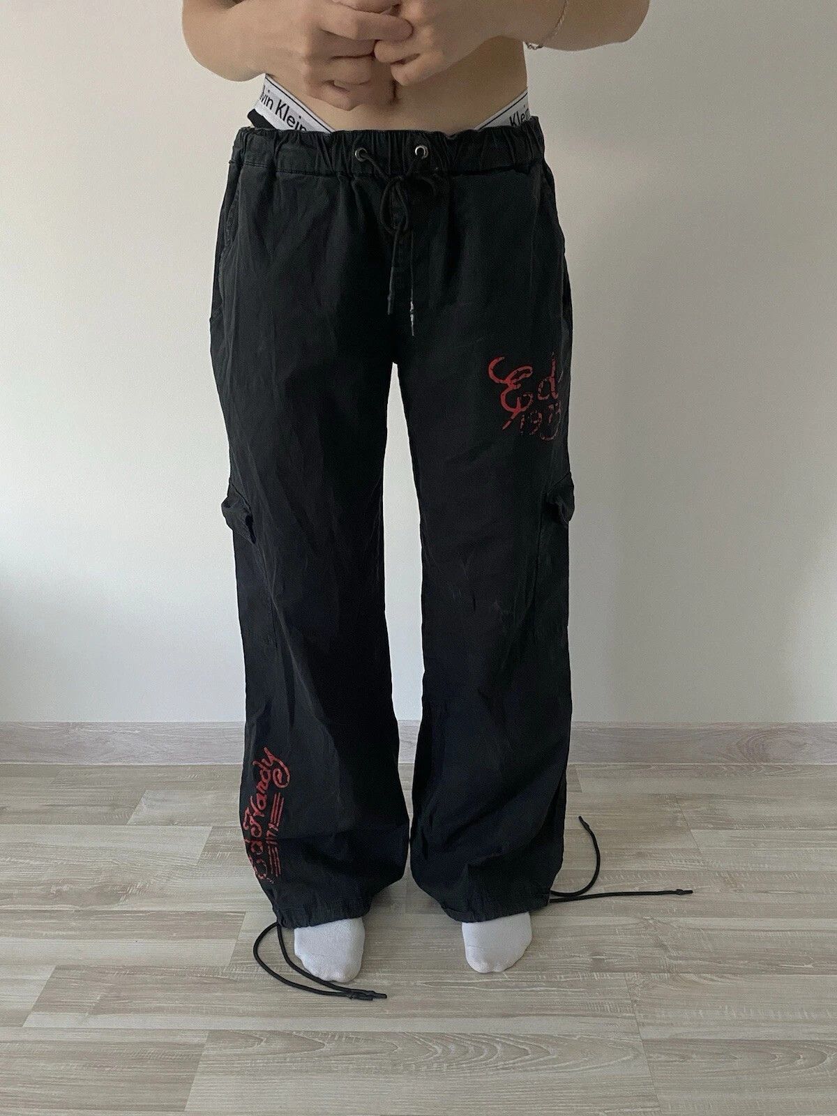 Ed Hardy Ed hardy x UO exclusive black cargo pants Sz L Women Size 30" / US 8 / IT 44 - 1 Thumbnail