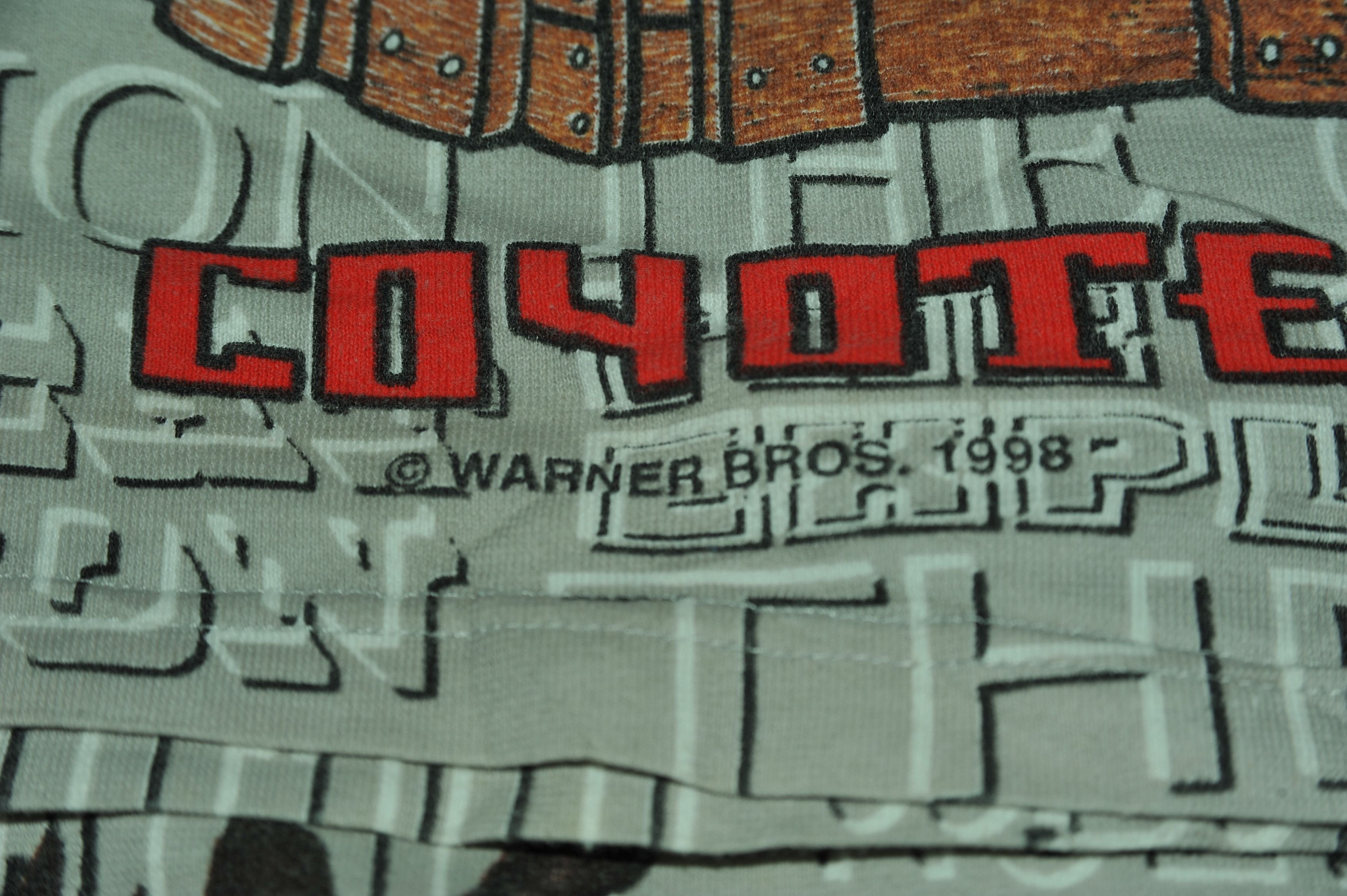 Vintage Vintage 90s Coyote Looney Tunes T-shirt Size US S / EU 44-46 / 1 - 3 Thumbnail
