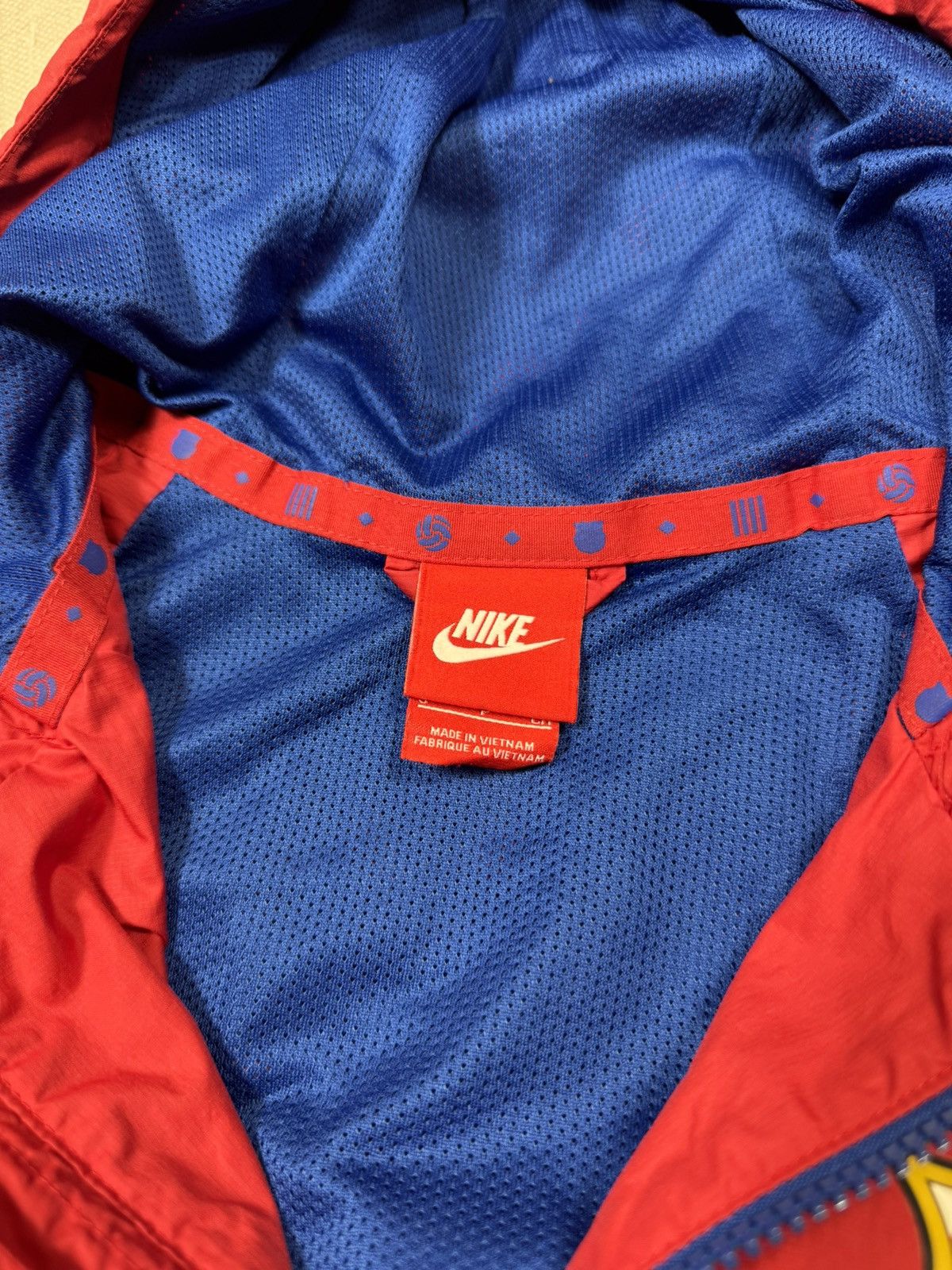 Nike Vintage Nike Barcelona Red Nylon Jacket Size US S / EU 44-46 / 1 - 8 Thumbnail