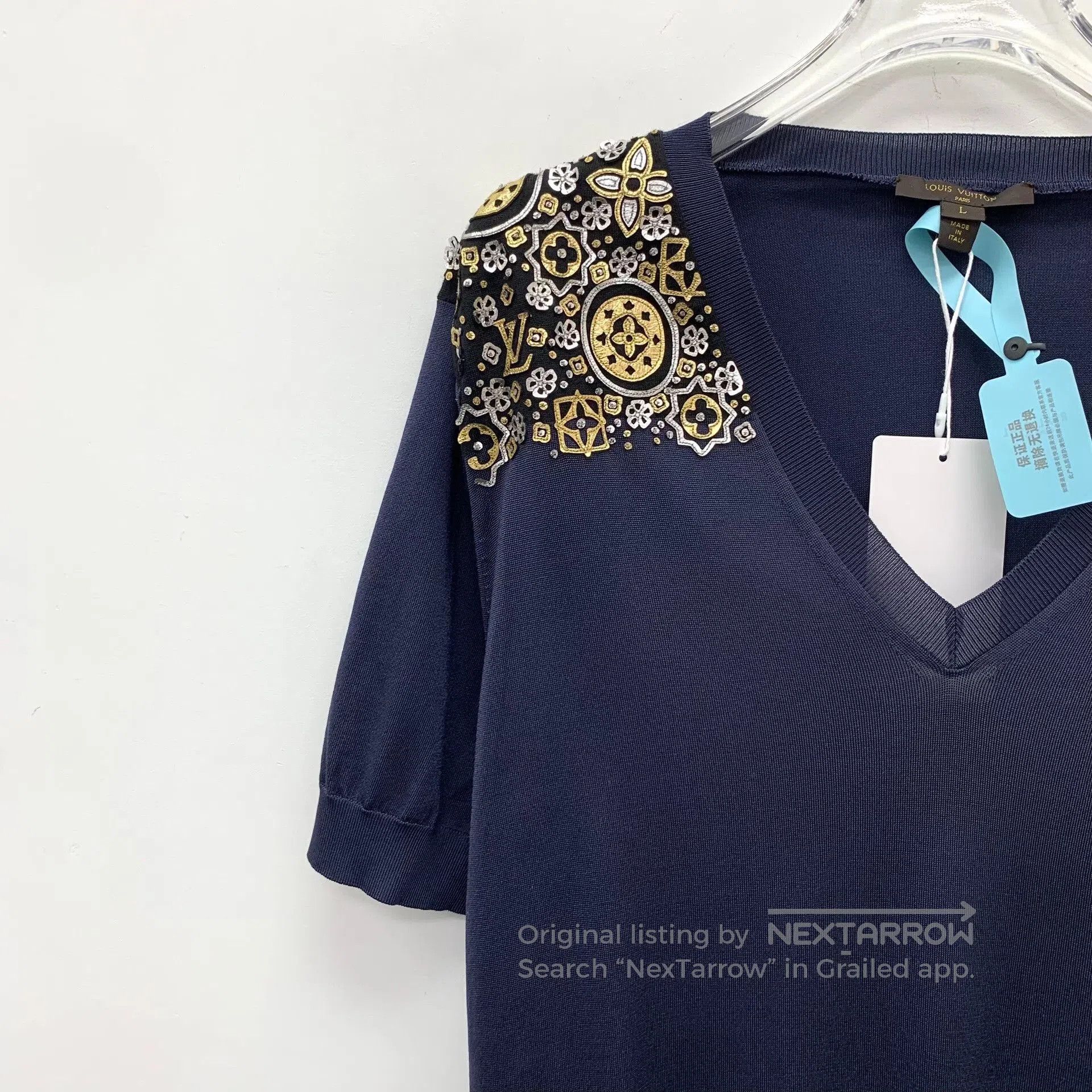 Louis Vuitton Louis Vuitton V-neck Short-sleeve T-shirt. Size US L / EU 52-54 / 3 - 3 Thumbnail