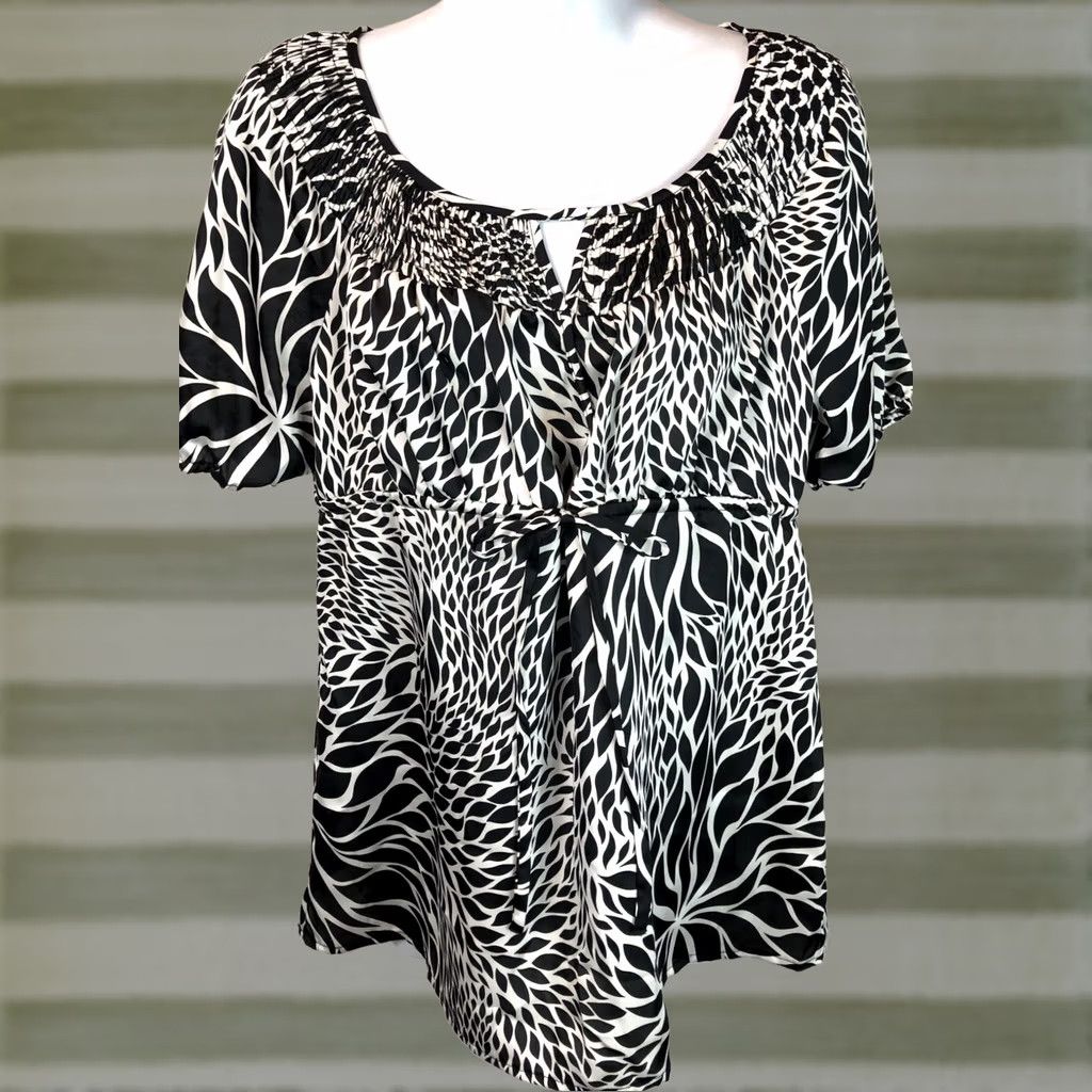 Worthington Worthington Blouse M Black/White Scoopneck Keyhole Tie Waist Short Sleeve Mens? Size M / US 6-8 / IT 42-44 - 1 Thumbnail