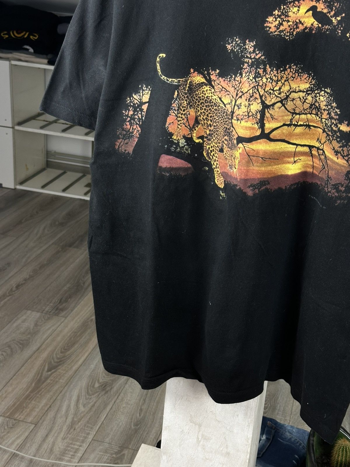 Vintage Vintage Y2K 90s Leopard Boxy Graphic Tee Single Stch Size US XL / EU 56 / 4 - 4 Thumbnail