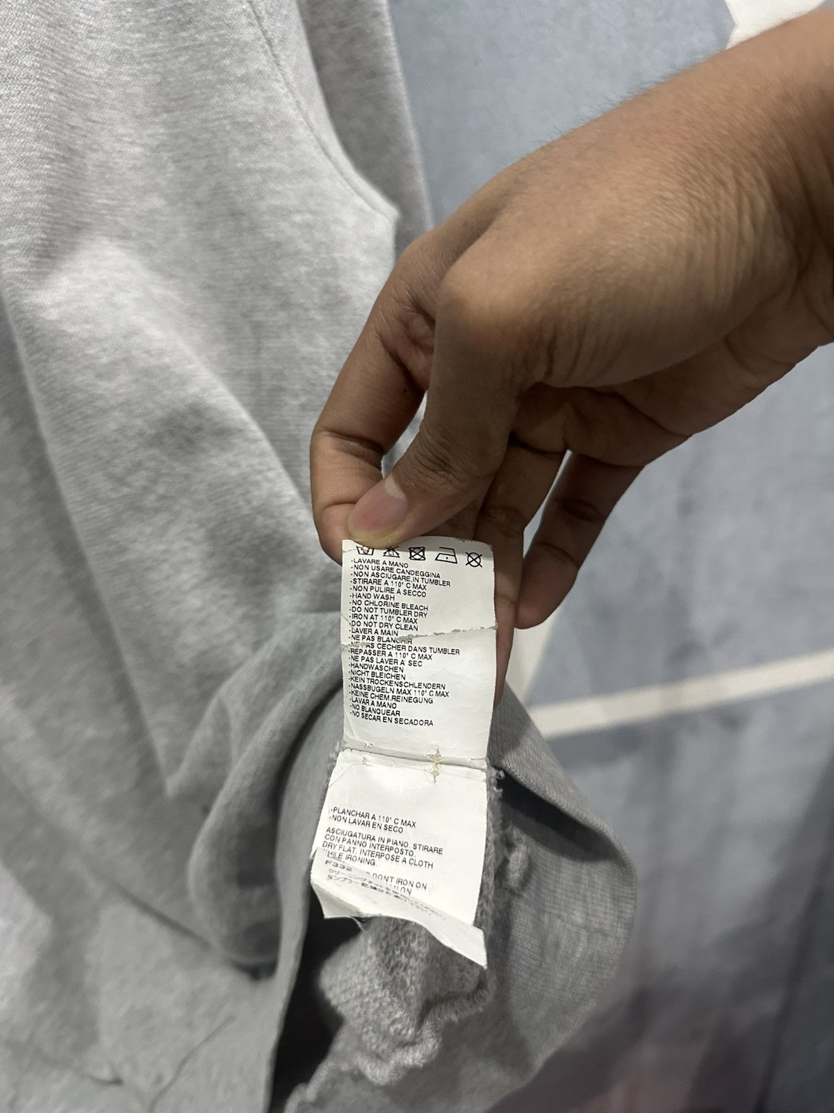 Maison Margiela Maison Martin Margiela MM6 Asymmetrical Sweatshirt Size US M / EU 48-50 / 2 - 11 Thumbnail